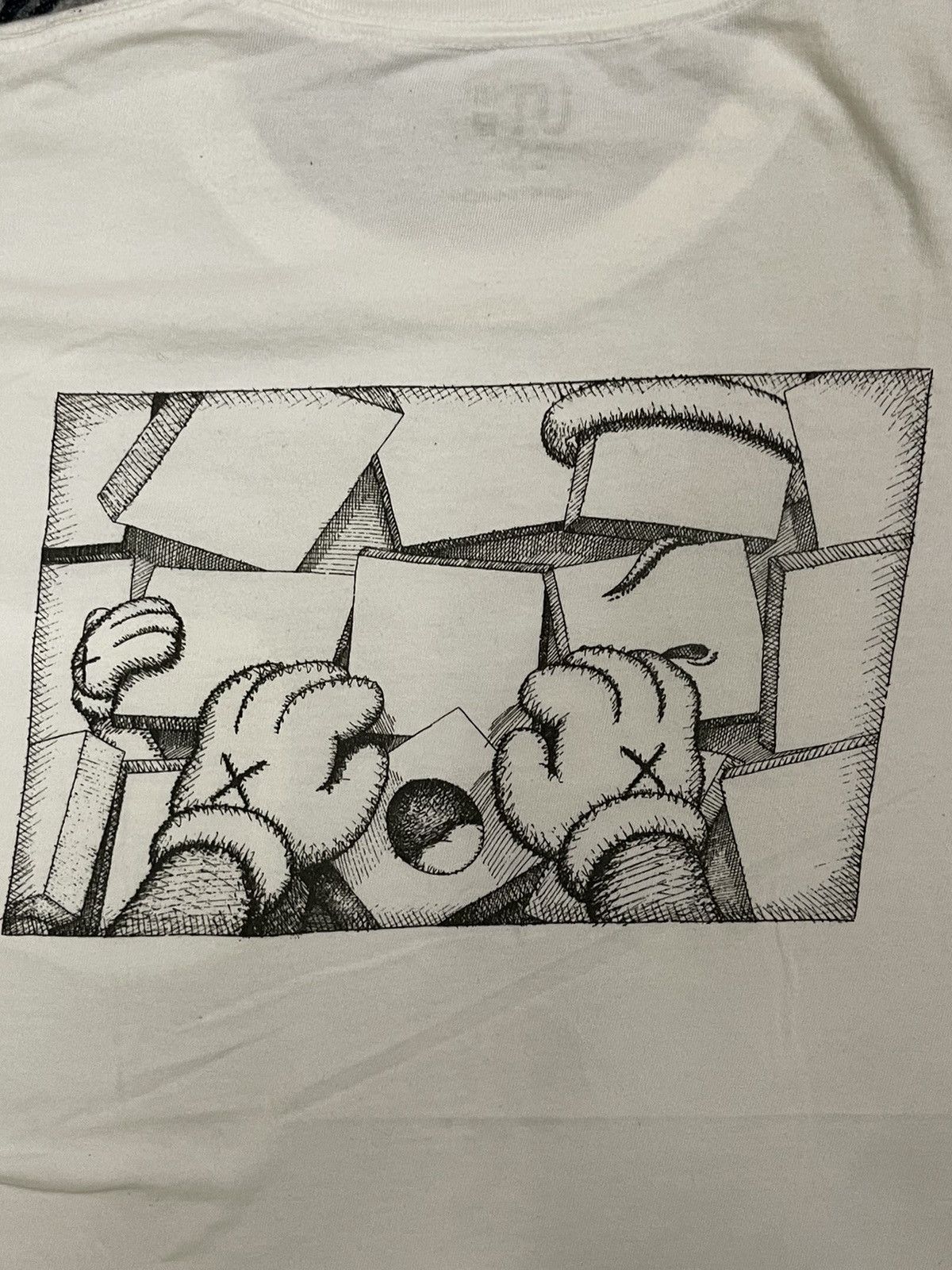 Japanese Brand Kaws Tee Large / Uniqlo / Akira / Bape Size US L / EU 52-54 / 3 - 8 Thumbnail