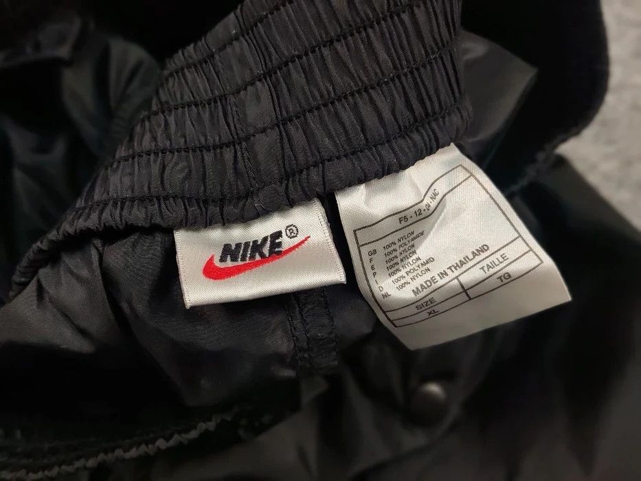 Nike 🔥 Vintage 90s Nike All black Nylon Track Pants buttons Hype Size US 36 / EU 52 - 8 Thumbnail