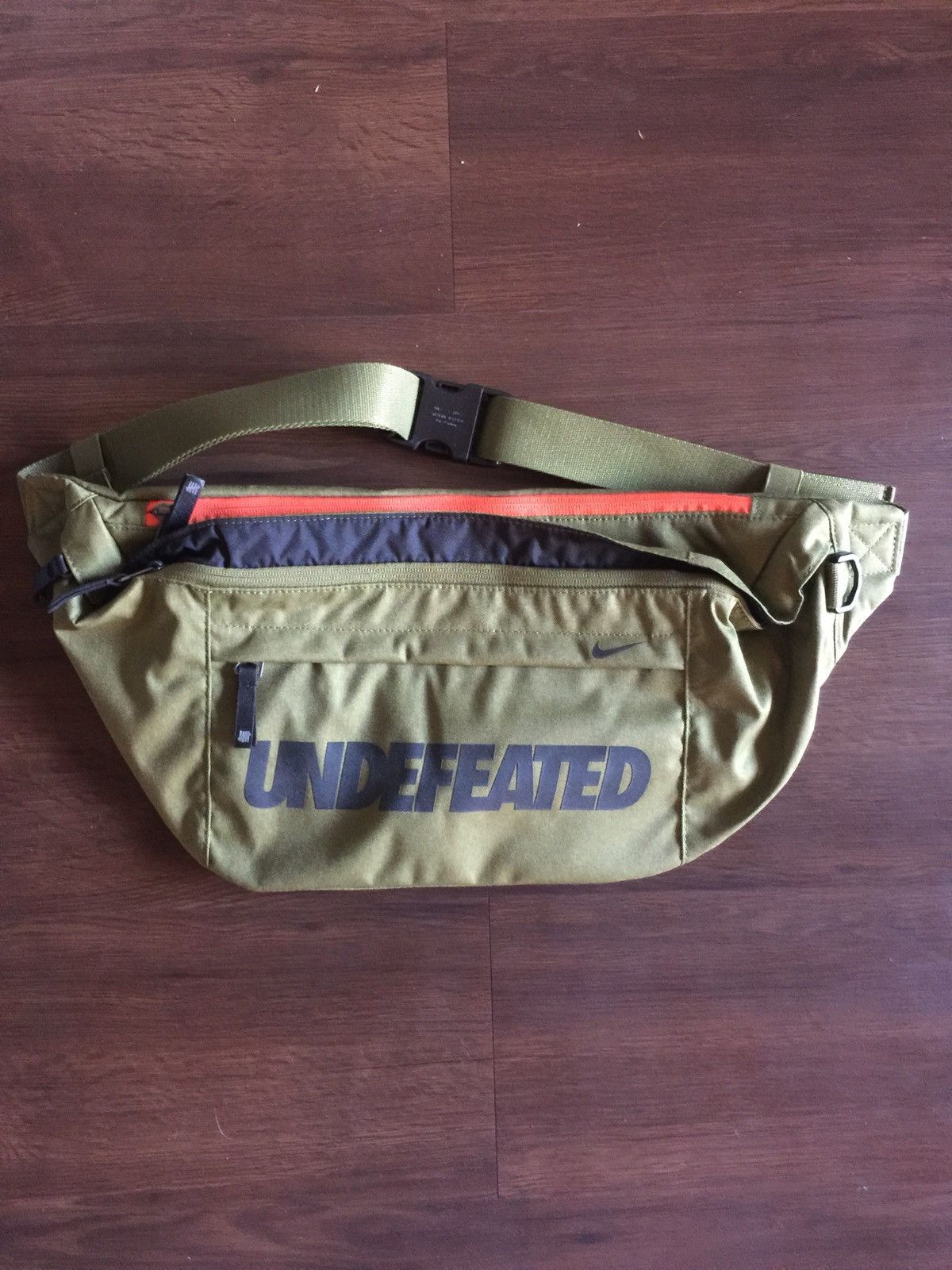 Nike x buying Undefeated crossbody messenger bag