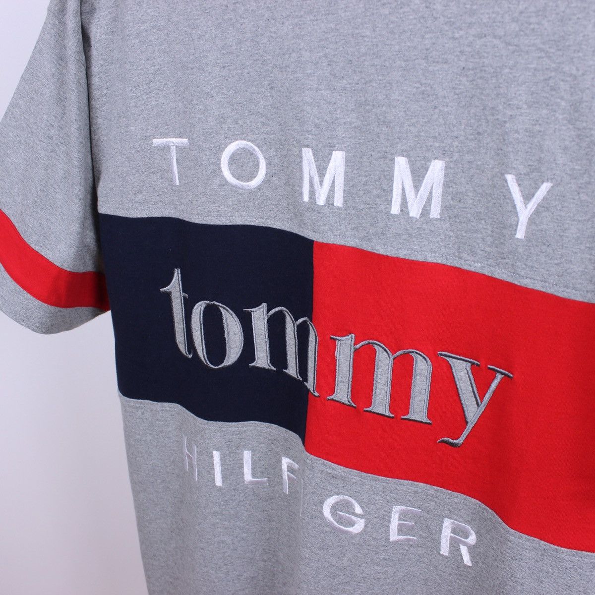 Tommy Hilfiger Vintage Tommy Hilfiger Short Sleeve T-shirt Top Size US L / EU 52-54 / 3 - 4 Thumbnail
