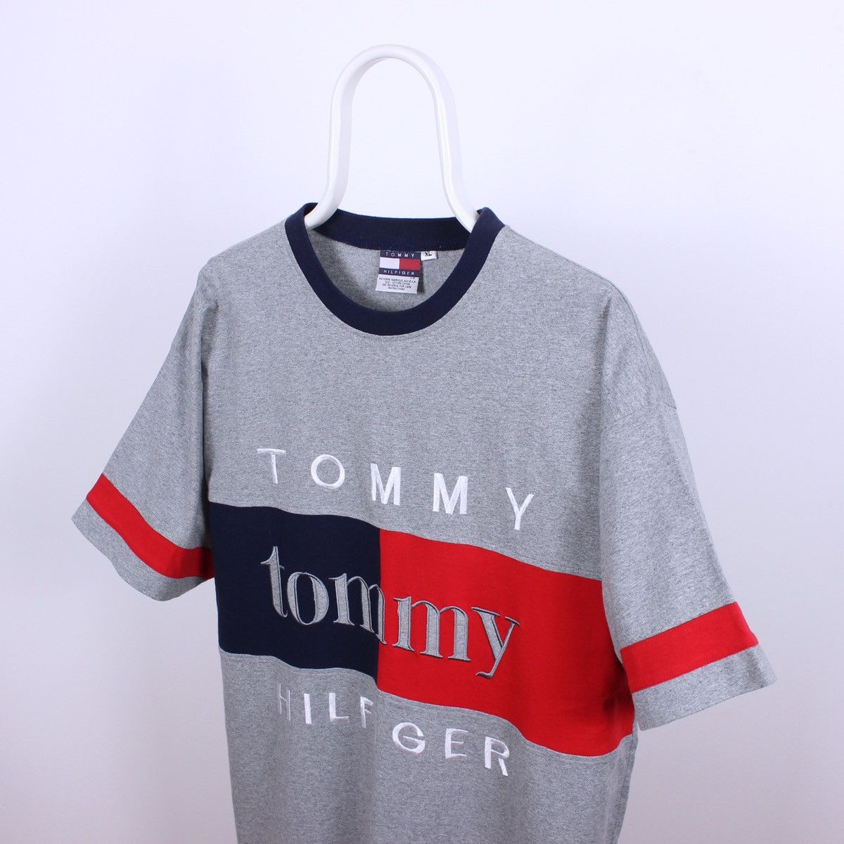 Tommy Hilfiger Vintage Tommy Hilfiger Short Sleeve T-shirt Top Size US L / EU 52-54 / 3 - 1 Thumbnail