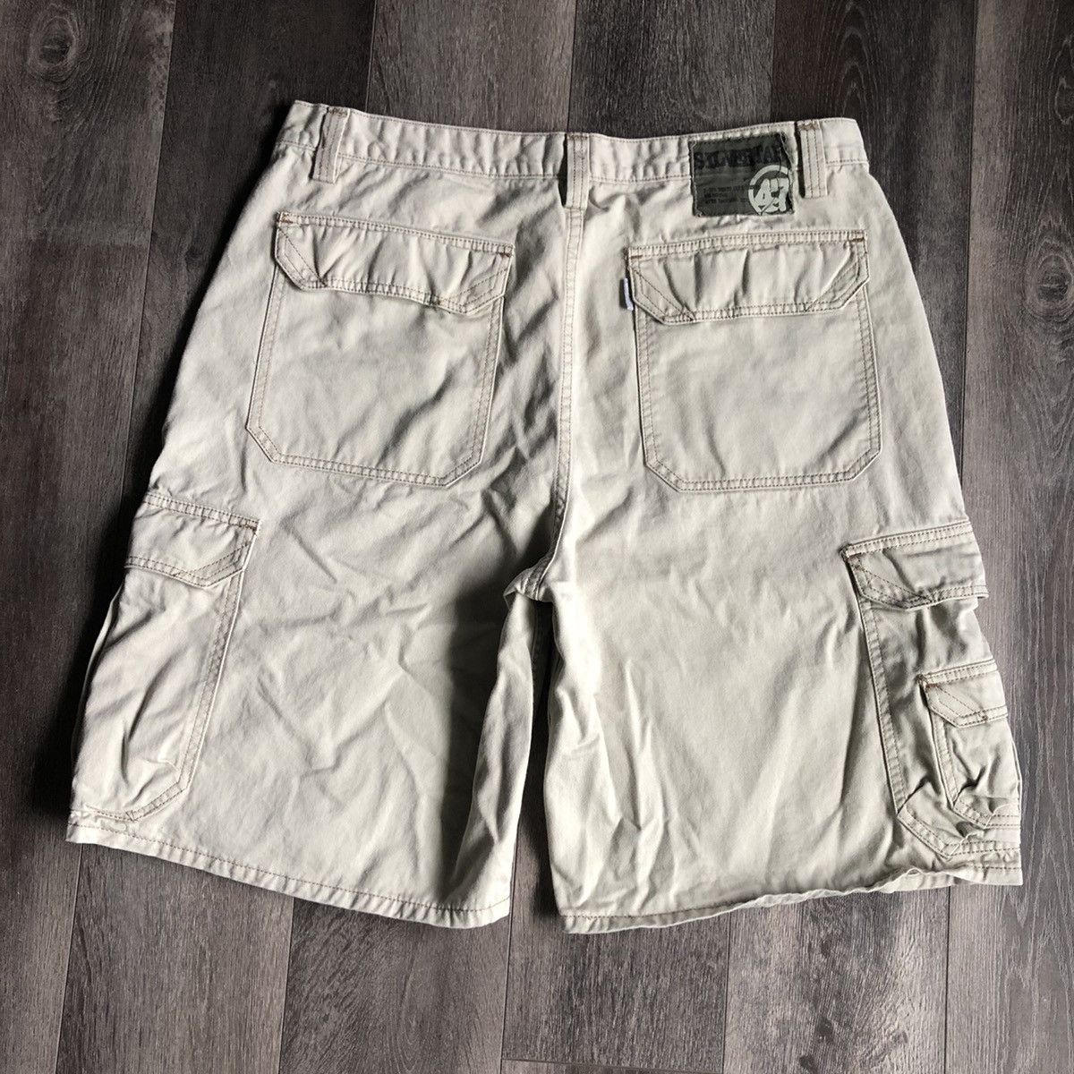 Levi's Vintage 1990s Levi’s Silver Tab Cargo Pocket Shorts 38 Size US 38 / EU 54 - 1 Thumbnail
