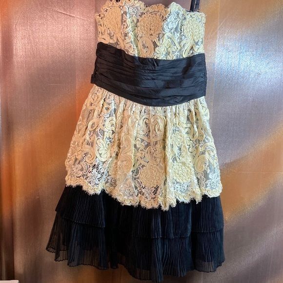 Betsey Johnson size 2 party special occasion mini dress. Puf