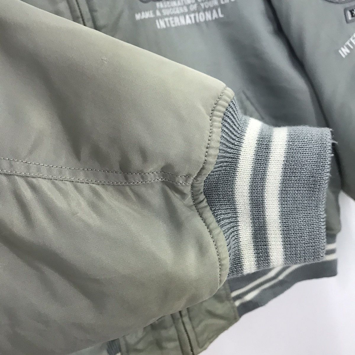 Japanese Brand Vintage New York Be-Hot Bomber light Green Faded Jacket Size US M / EU 48-50 / 2 - 11 Thumbnail