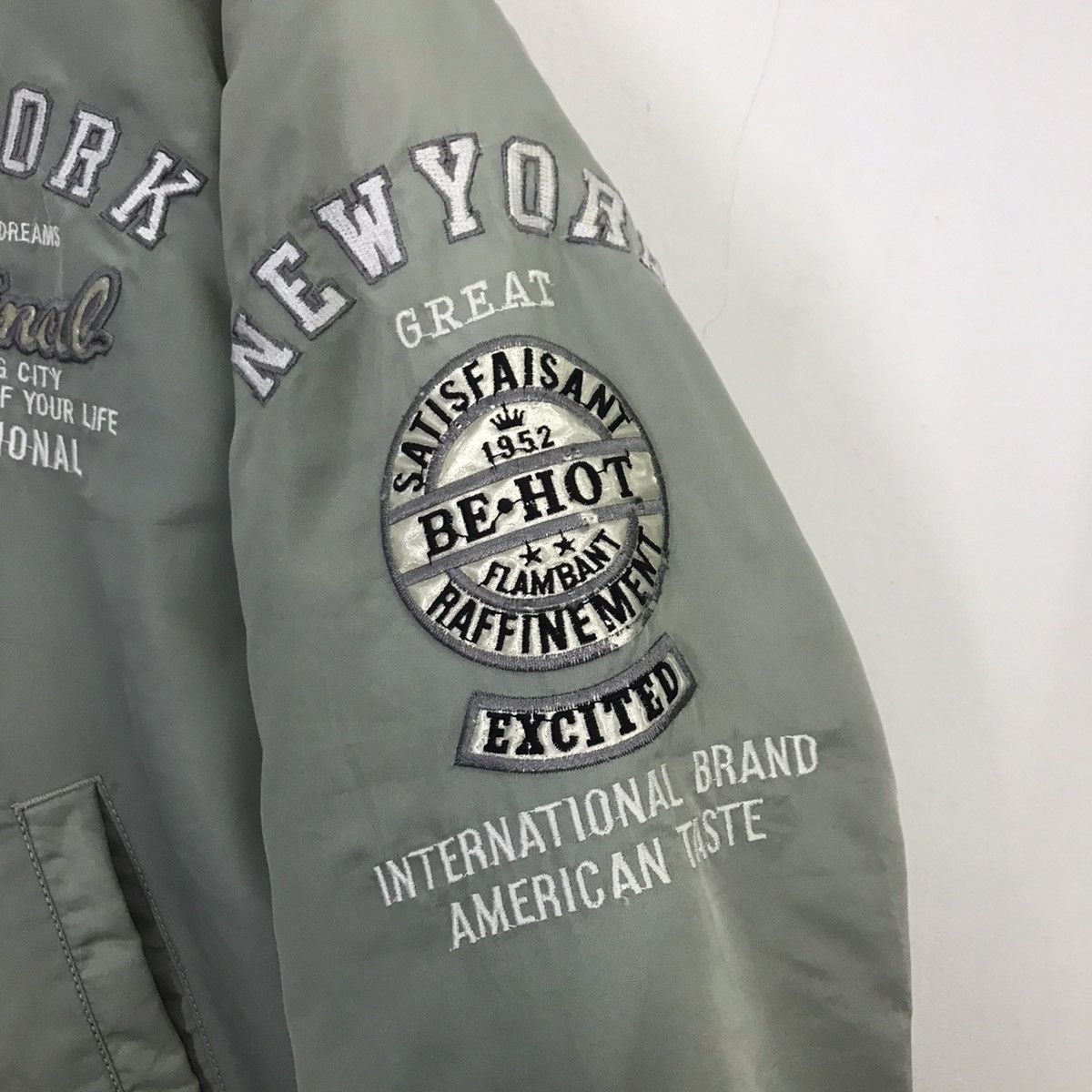 Japanese Brand Vintage New York Be-Hot Bomber light Green Faded Jacket Size US M / EU 48-50 / 2 - 4 Thumbnail
