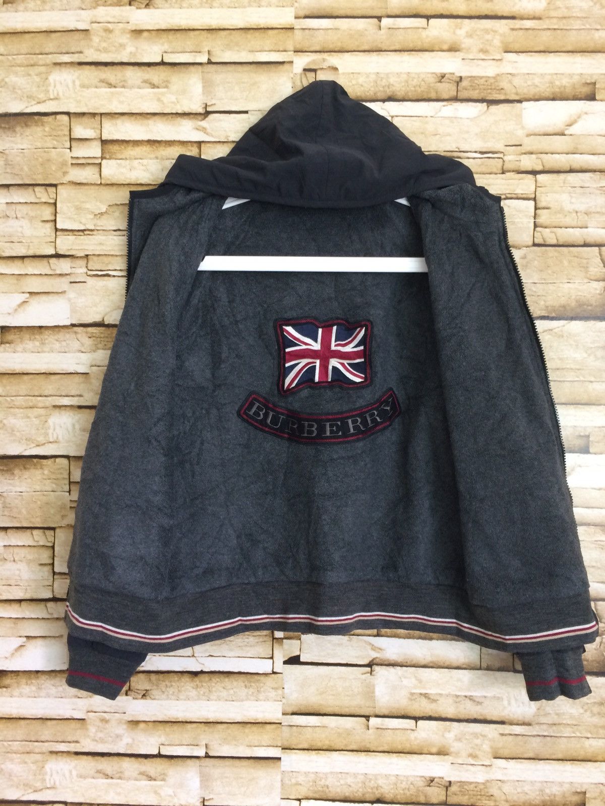 Burberry FINAL DROP FREE SHIPPING!!! Burberry Embroidered Logo Size US S / EU 44-46 / 1 - 1 Thumbnail