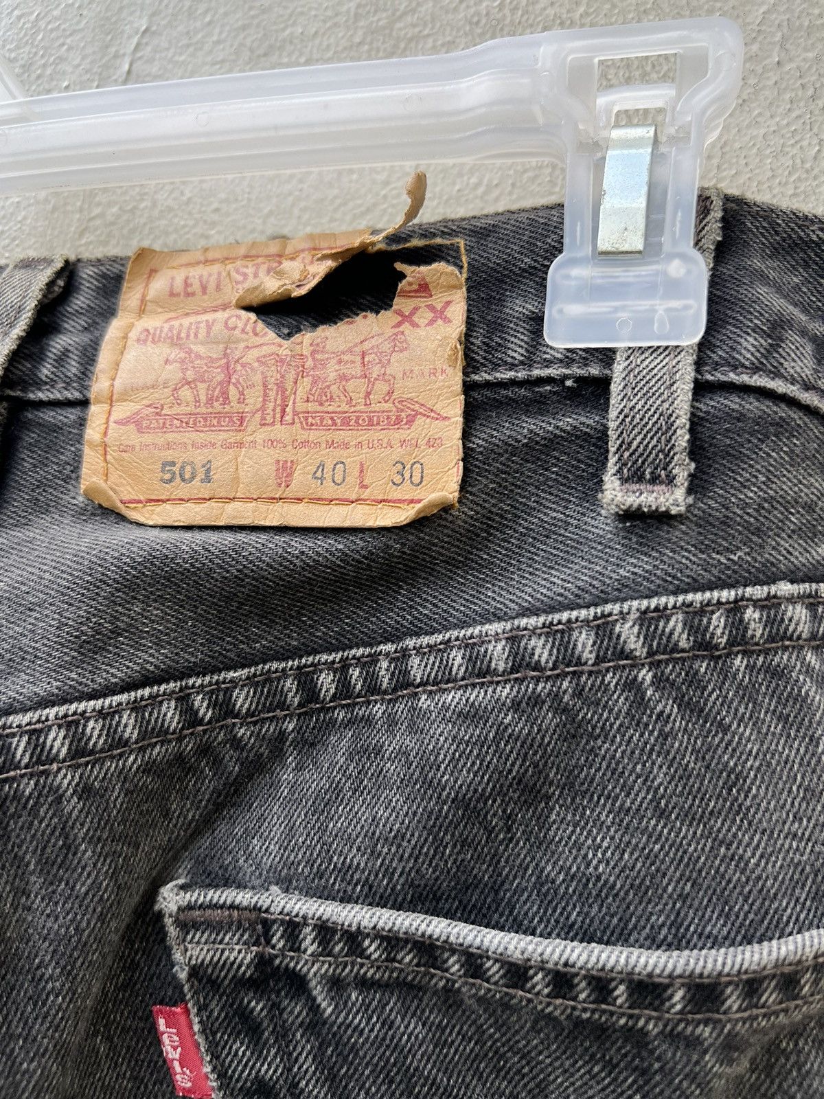Levi's Vintage 1999 Levi’s 501 Distress Faded Black Denim Jeans Size US 40 / EU 56 - 15 Thumbnail