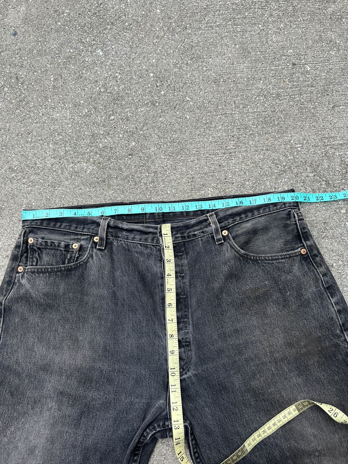 Levi's Vintage 1999 Levi’s 501 Distress Faded Black Denim Jeans Size US 40 / EU 56 - 20 Thumbnail