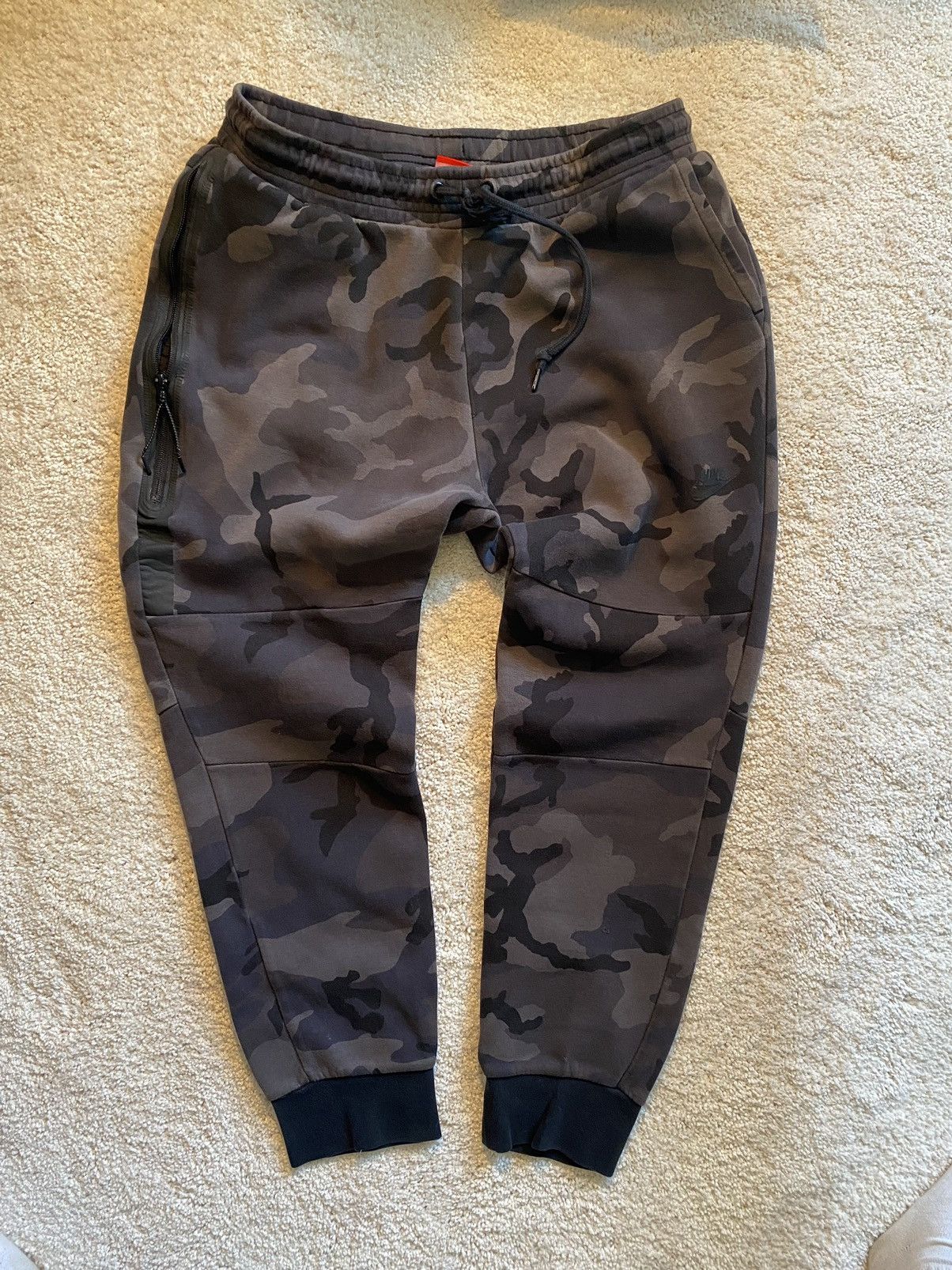 Nike vintage camo joggers best sale