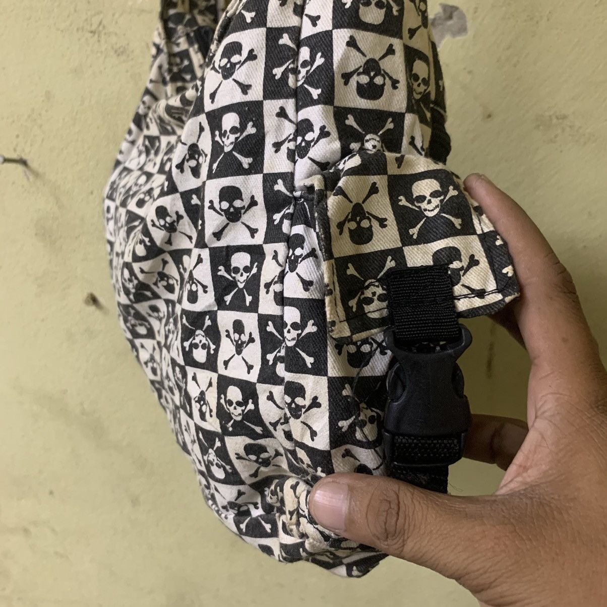 Other Skulls shoulder bag x sling bag full printed skulls Size ONE SIZE - 9 Thumbnail