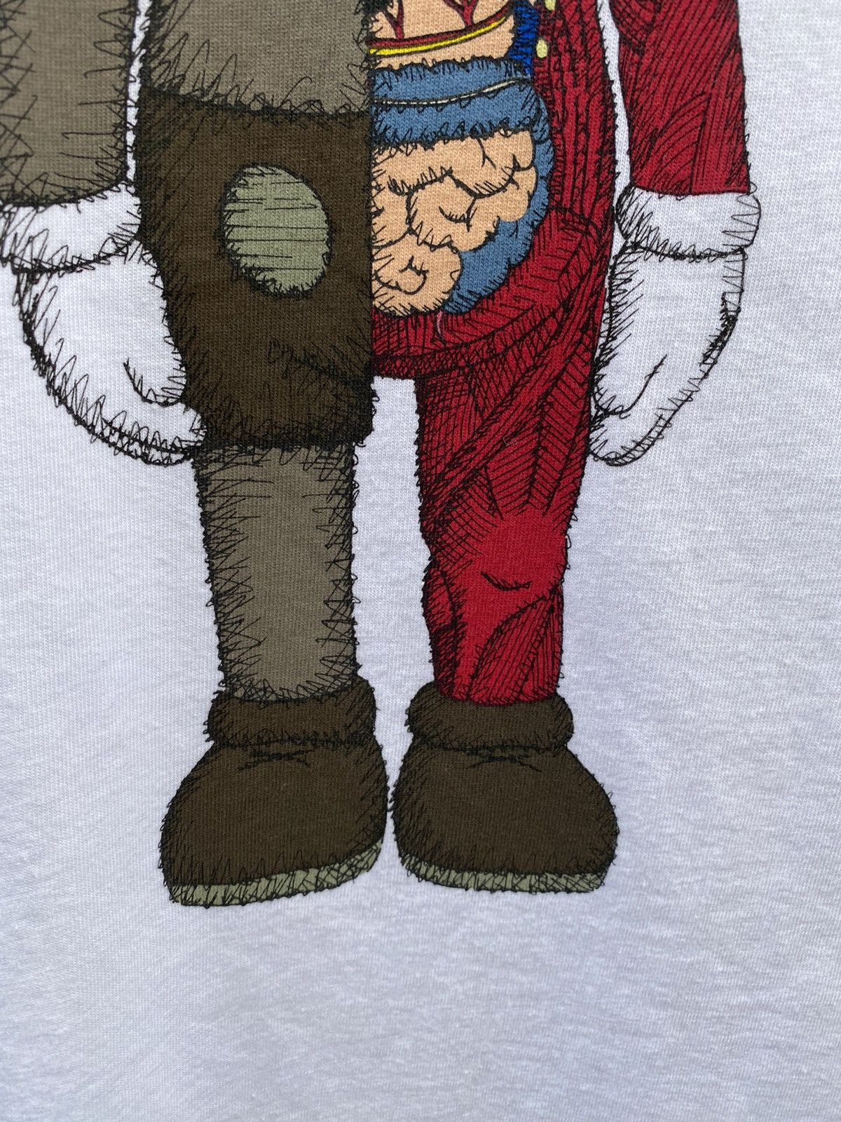 Japanese Brand × Kaws 💥CW22💥 UT Collection x KAWS Body Anatomy Tshirt Size US M / EU 48-50 / 2 - 6 Thumbnail