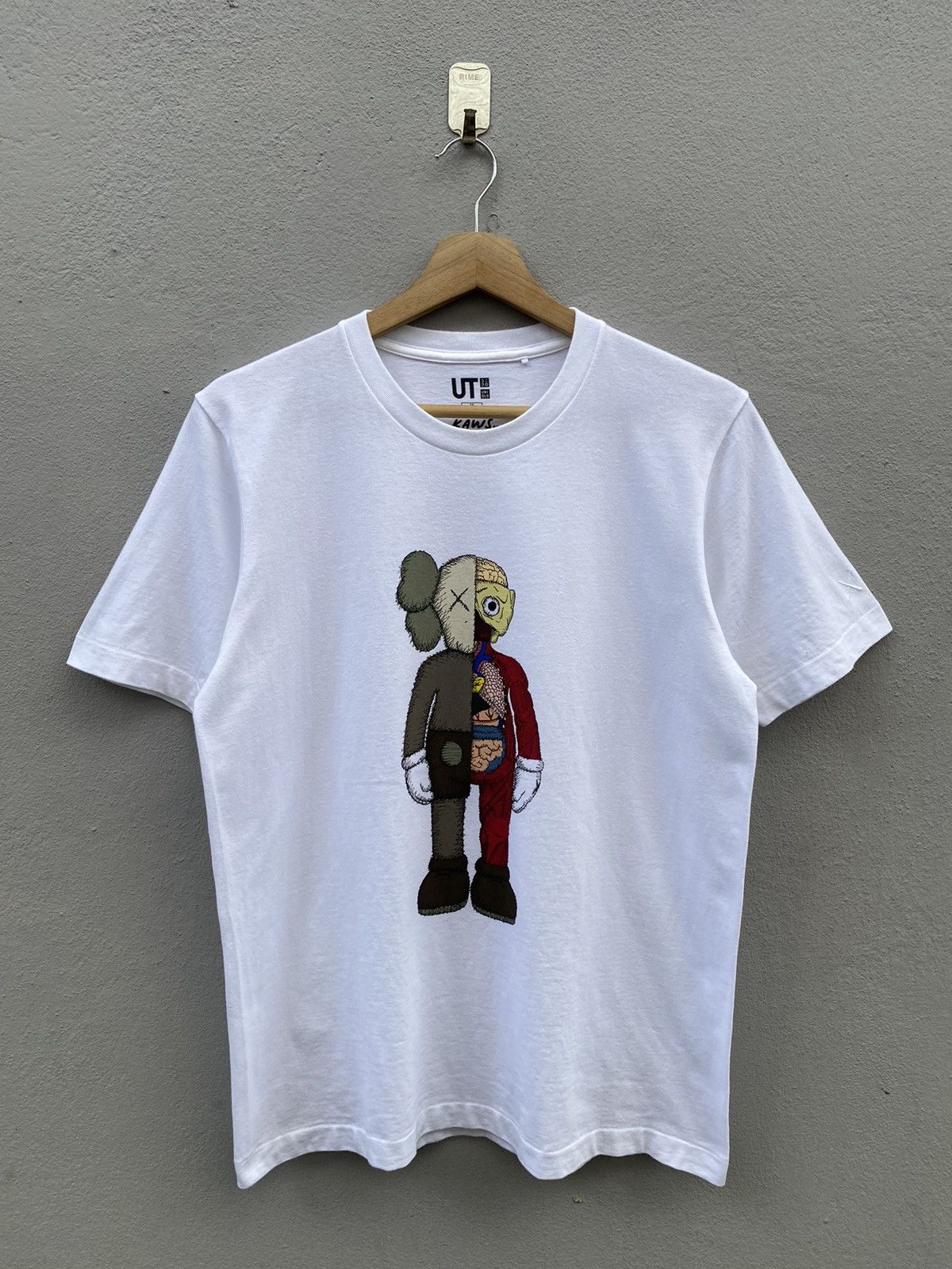 Japanese Brand × Kaws 💥CW22💥 UT Collection x KAWS Body Anatomy Tshirt Size US M / EU 48-50 / 2 - 2 Thumbnail