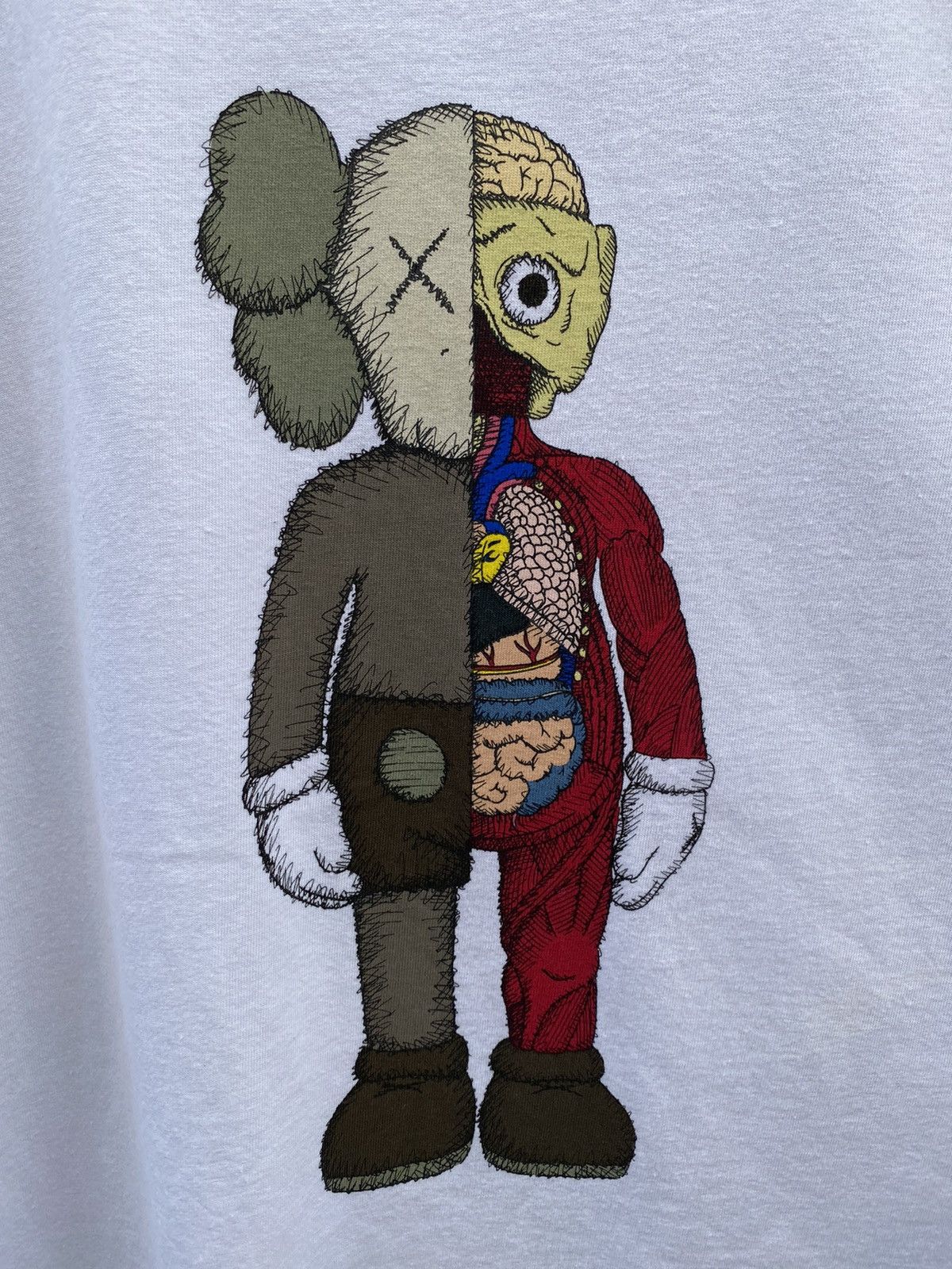 Japanese Brand × Kaws 💥CW22💥 UT Collection x KAWS Body Anatomy Tshirt Size US M / EU 48-50 / 2 - 4 Thumbnail