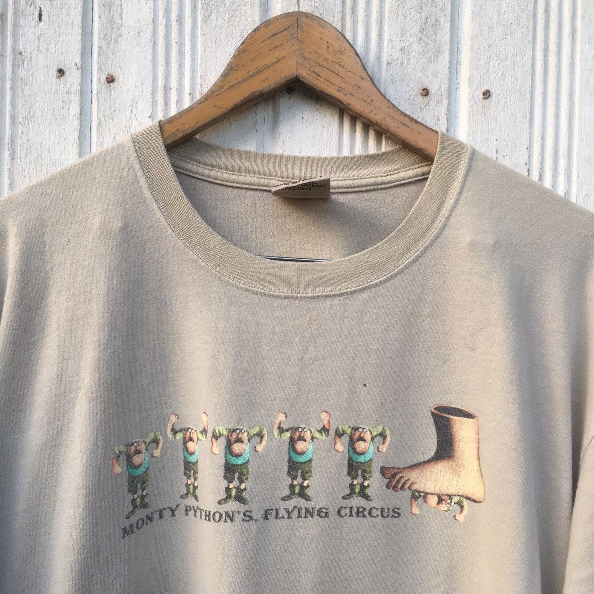 Vintage Vintage Monty Pyton “The Ministry Of Silly Walks” Size US L / EU 52-54 / 3 - 4 Thumbnail