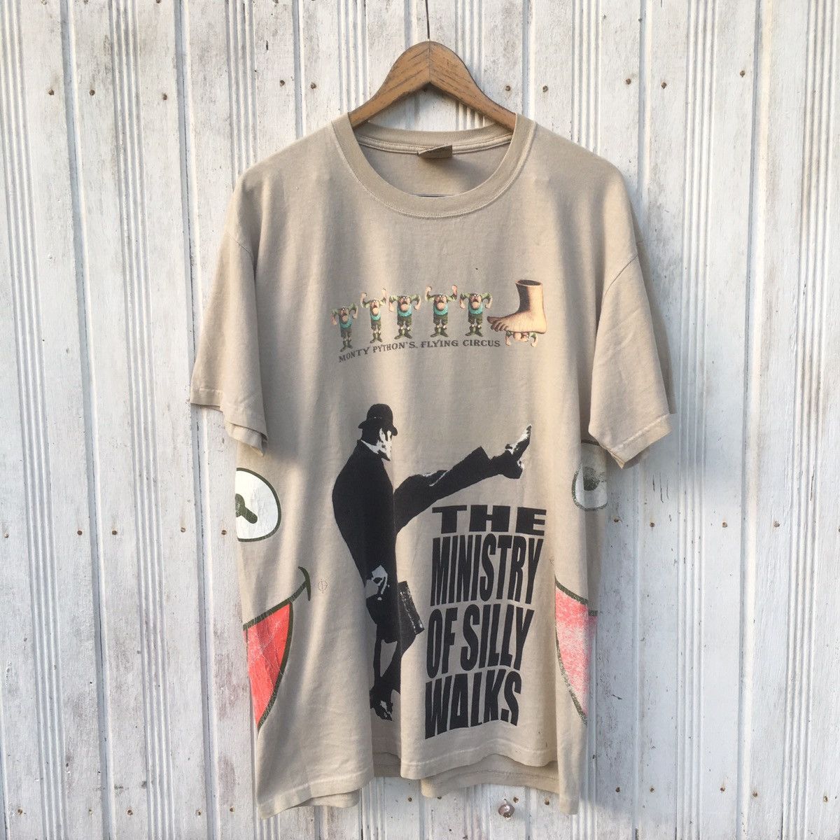 Vintage Vintage Monty Pyton “The Ministry Of Silly Walks” Size US L / EU 52-54 / 3 - 1 Thumbnail