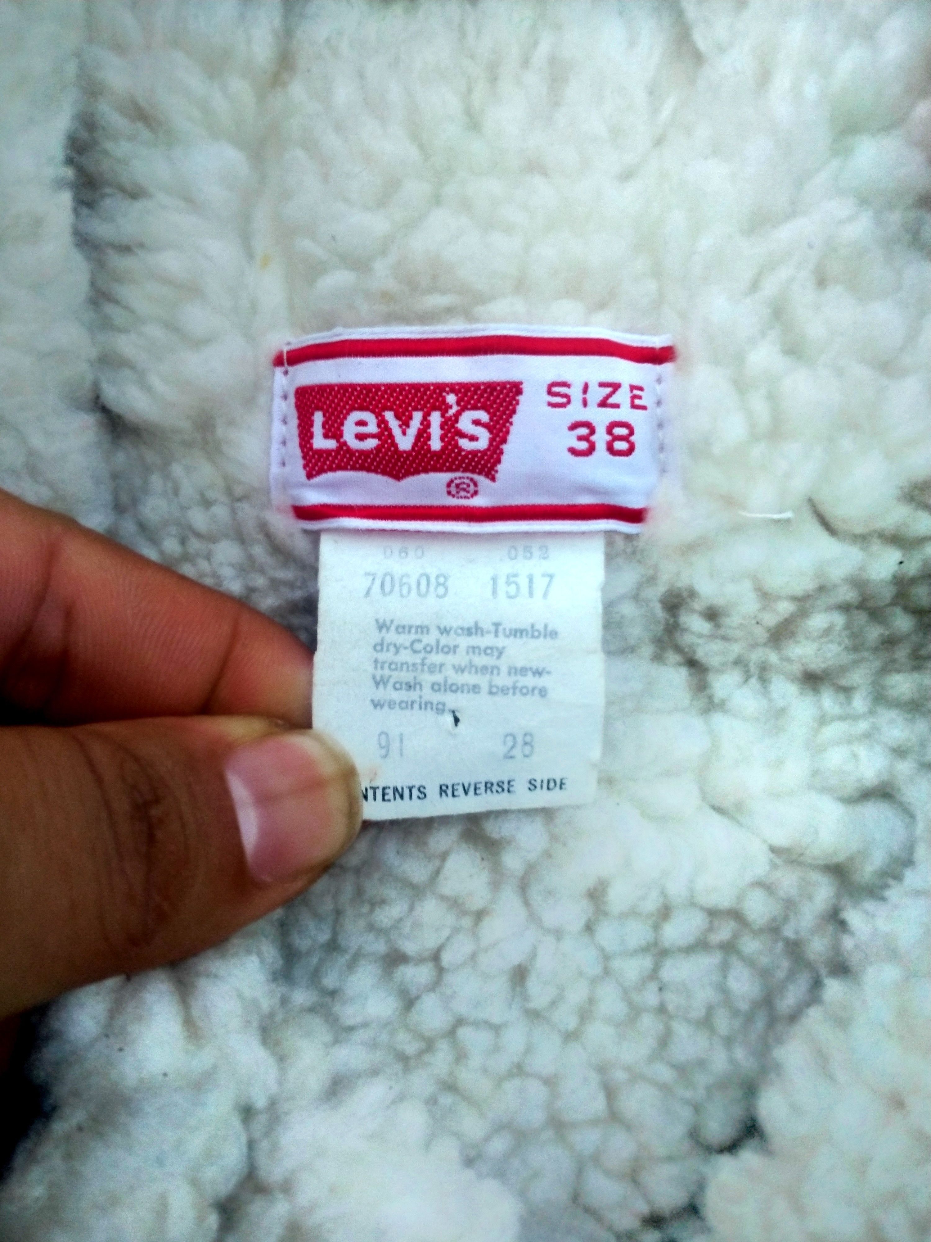VINTAGE LEVIS WHITE TAB SHERPA BUTTON UP DENIM JACKET
