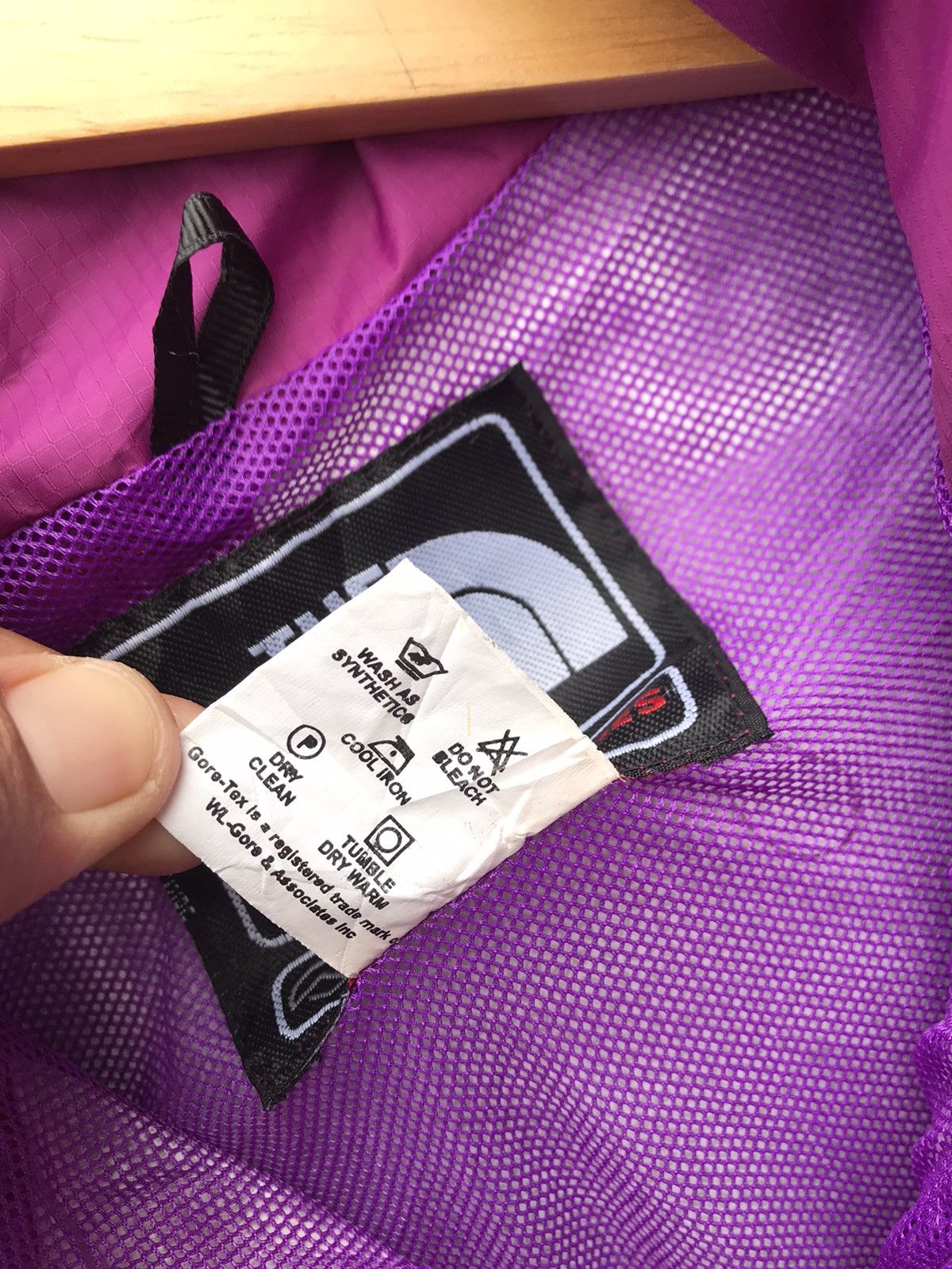 The North Face The North Face Goretex Women Windbreaker Hoodie Jacket Size S / US 4 / IT 40 - 3 Thumbnail