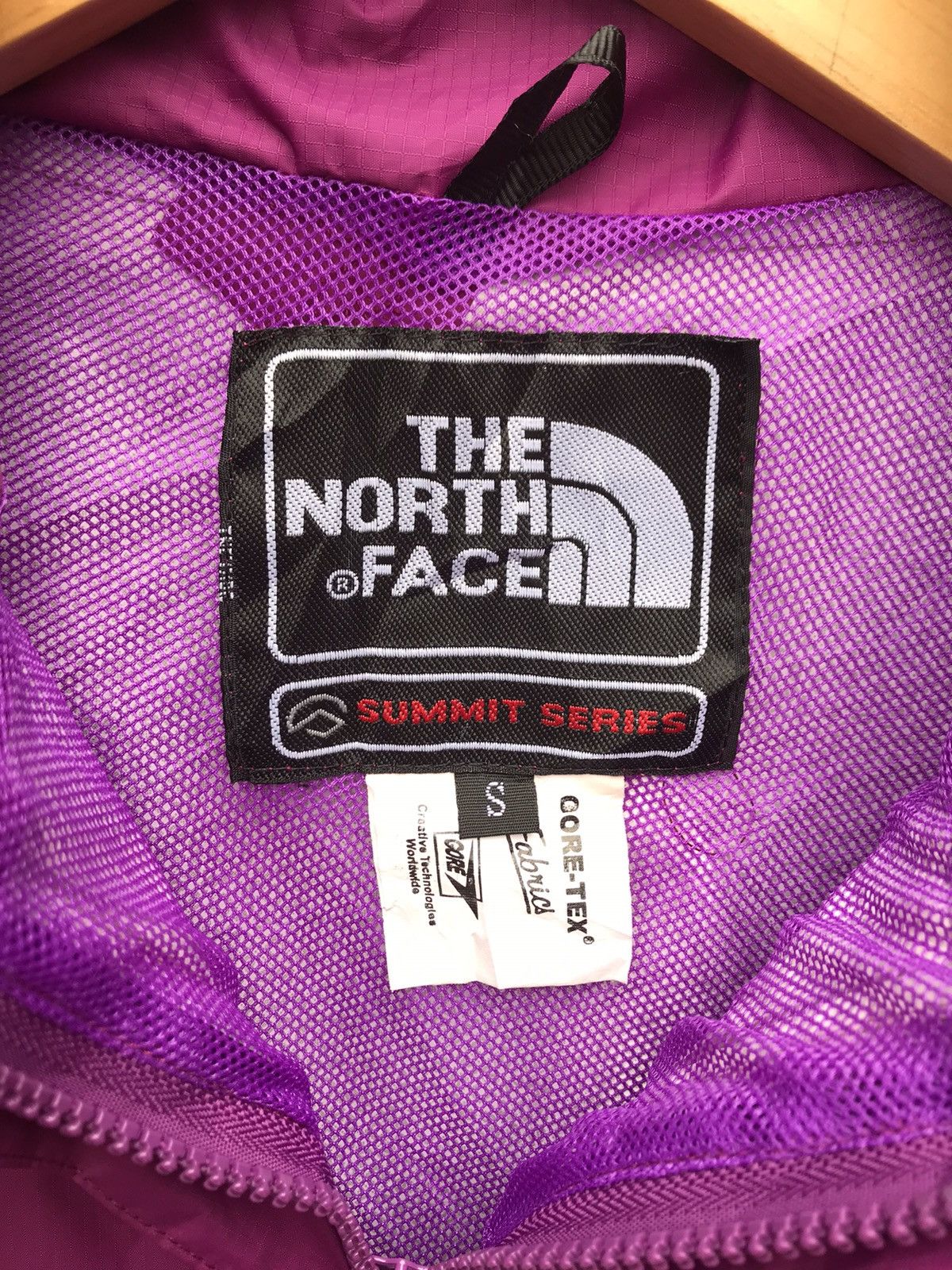 The North Face The North Face Goretex Women Windbreaker Hoodie Jacket Size S / US 4 / IT 40 - 2 Thumbnail