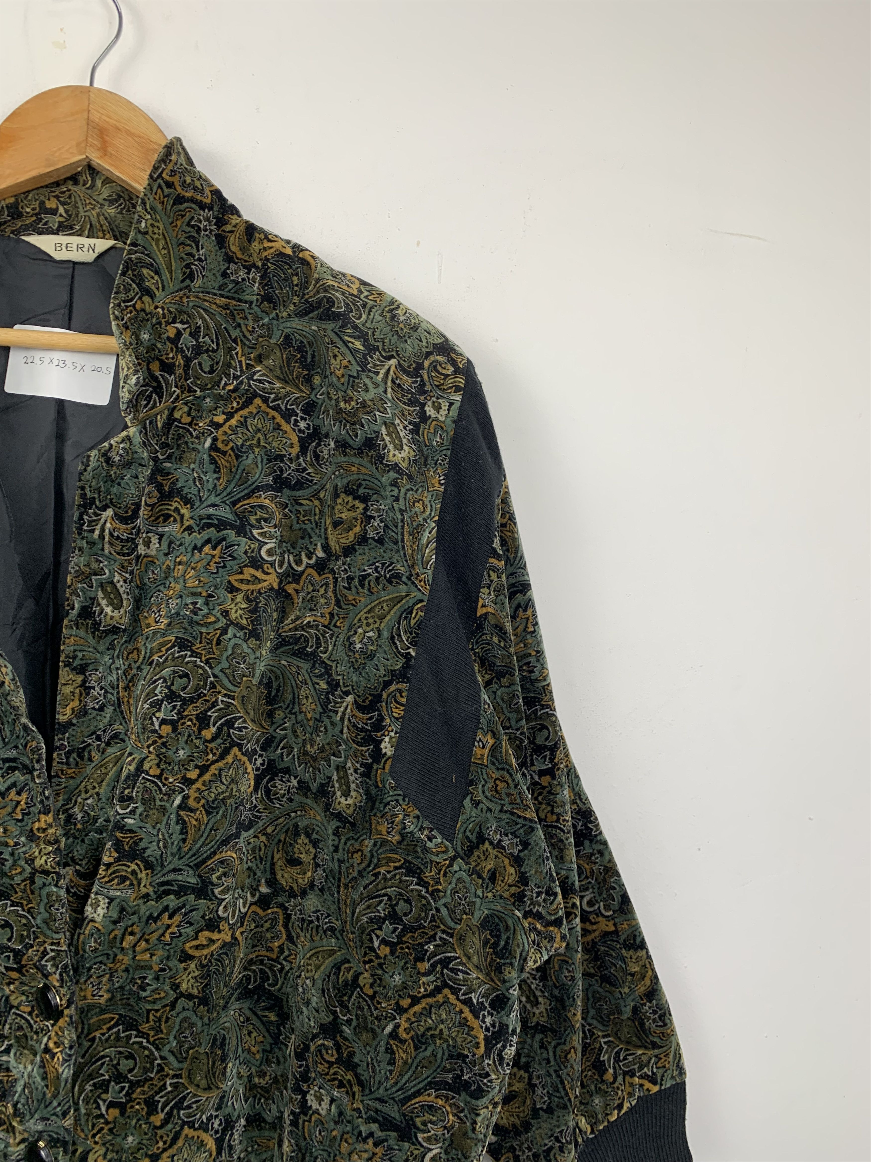 Vintage Vintage Bern Paisley Velvet Jacket J1423 Size US M / EU 48-50 / 2 - 6 Thumbnail