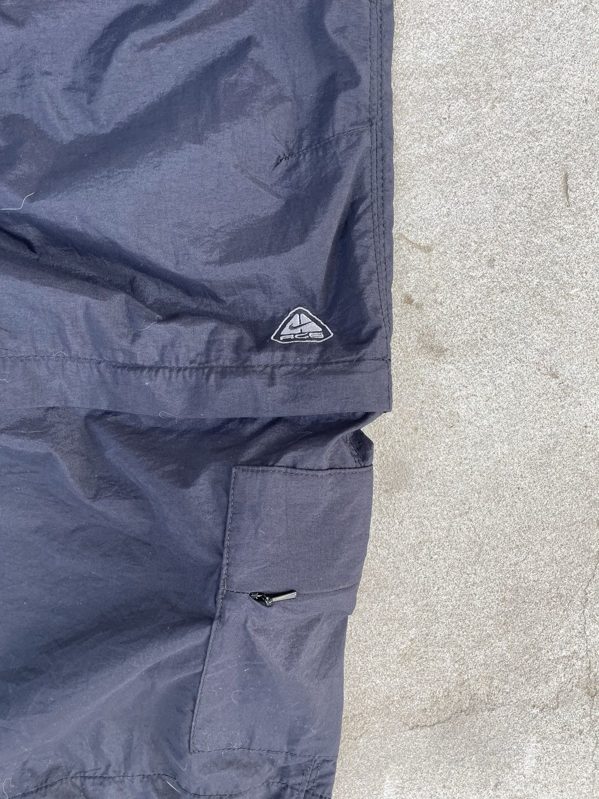 Nike Vintage Nike ACG track pants black nylon transformer Size US 30 / EU 46 - 6 Thumbnail