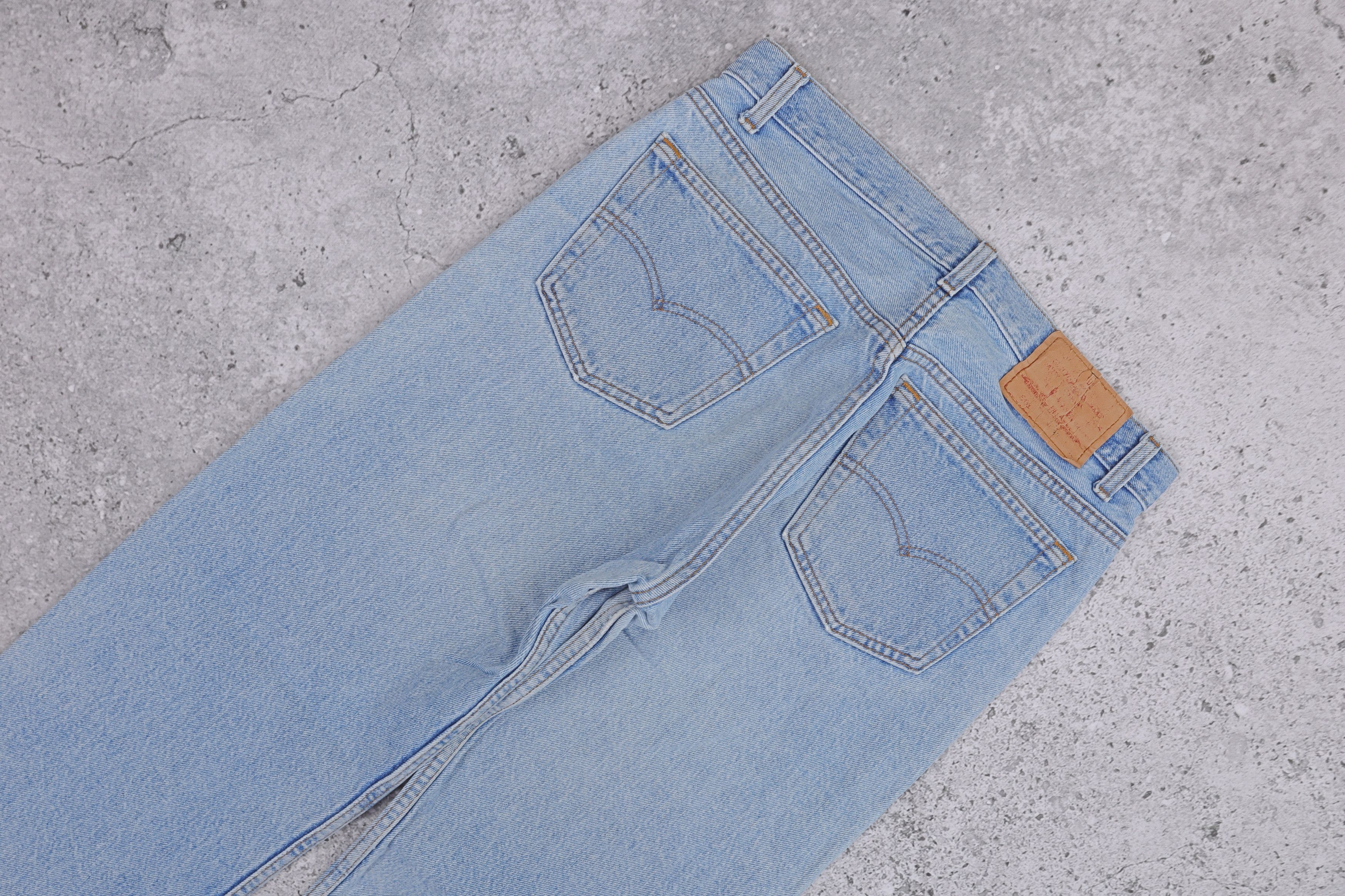 Levi's Levis 501 Made in USA Light Wash Button Fly Denim Jeans Size US 33 - 3 Thumbnail
