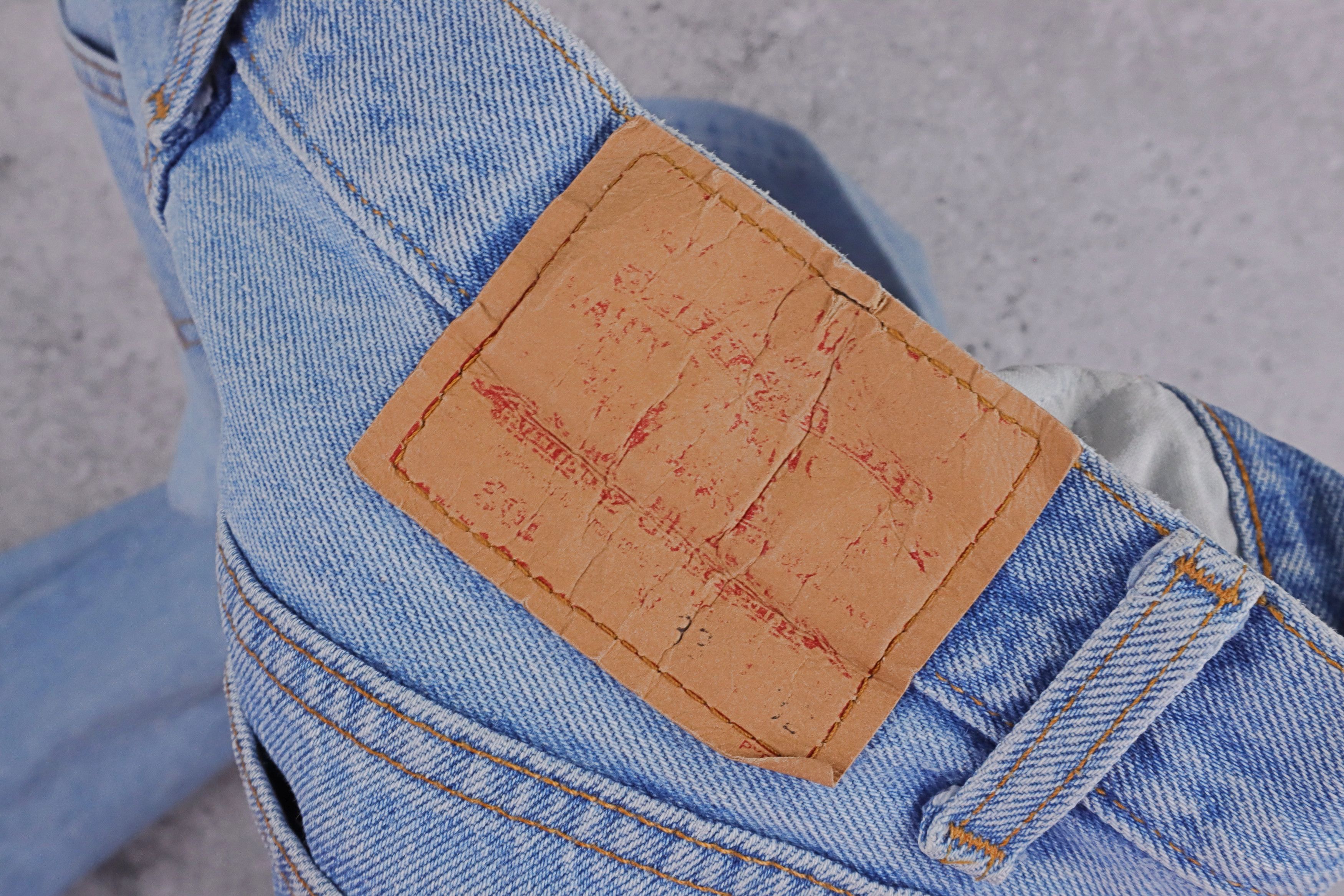 Levi's Levis 501 Made in USA Light Wash Button Fly Denim Jeans Size US 33 - 10 Thumbnail