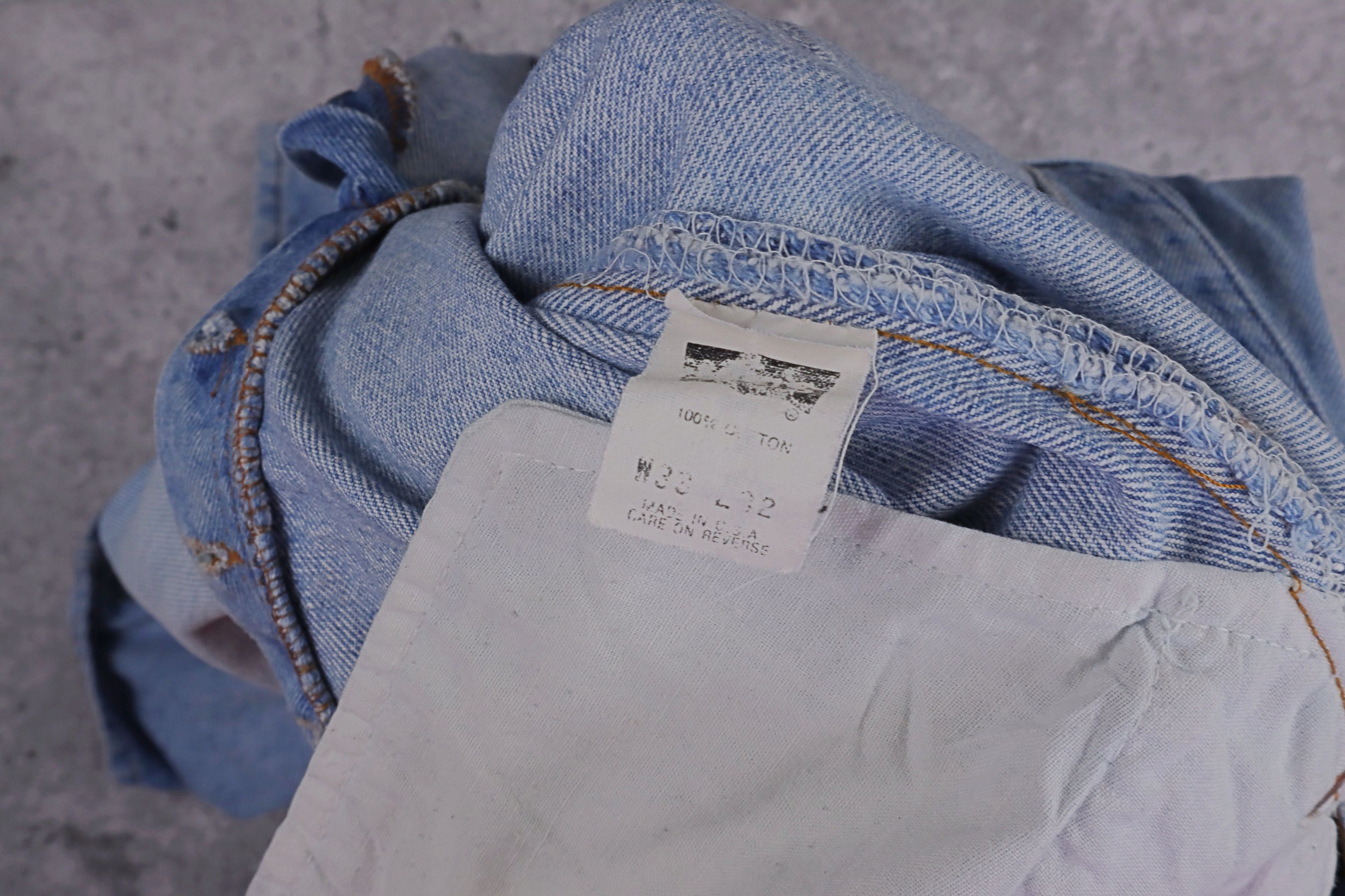 Levi's Levis 501 Made in USA Light Wash Button Fly Denim Jeans Size US 33 - 11 Thumbnail