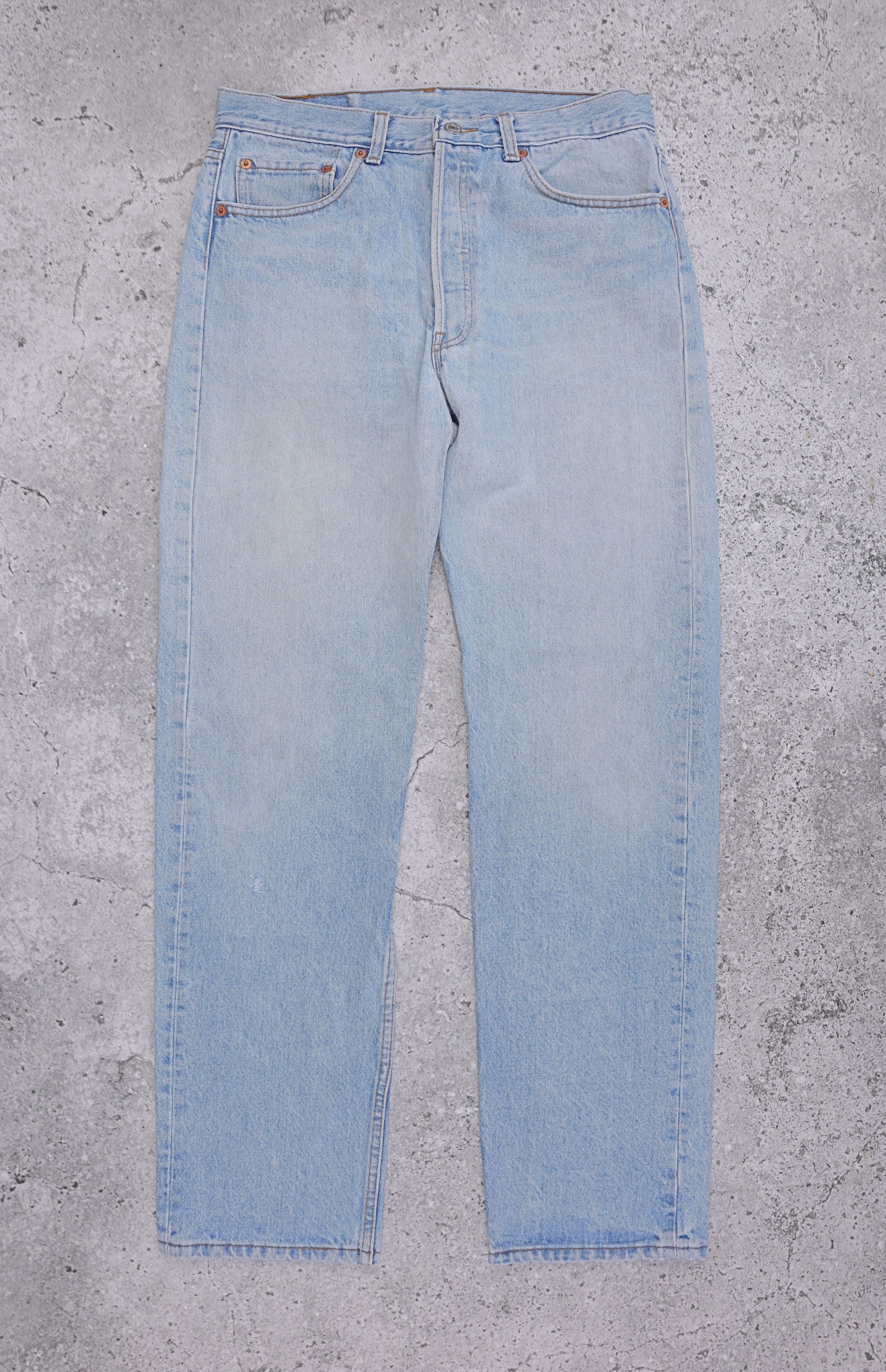 Levi's Levis 501 Made in USA Light Wash Button Fly Denim Jeans Size US 33 - 2 Thumbnail