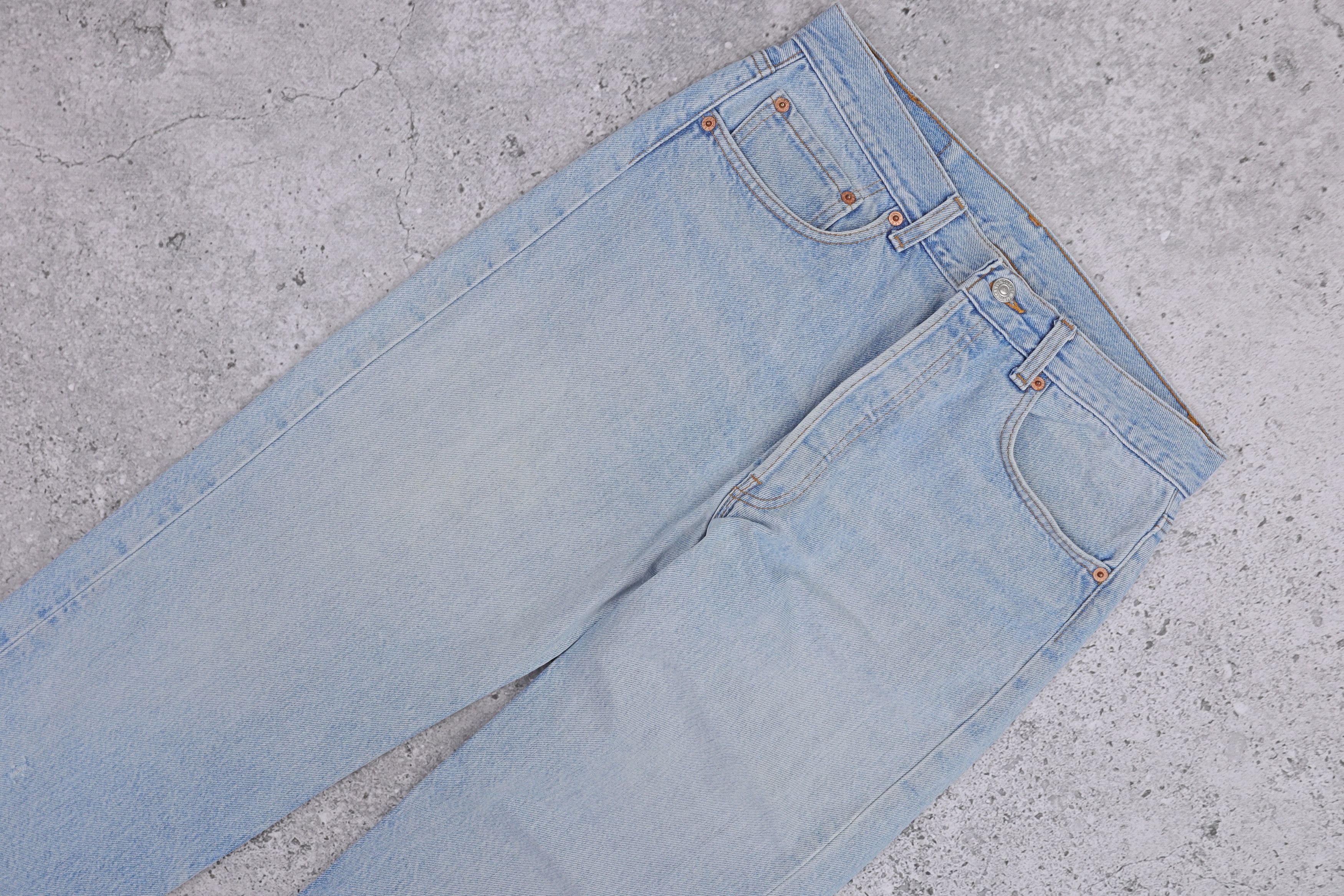 Levi's Levis 501 Made in USA Light Wash Button Fly Denim Jeans Size US 33 - 4 Thumbnail