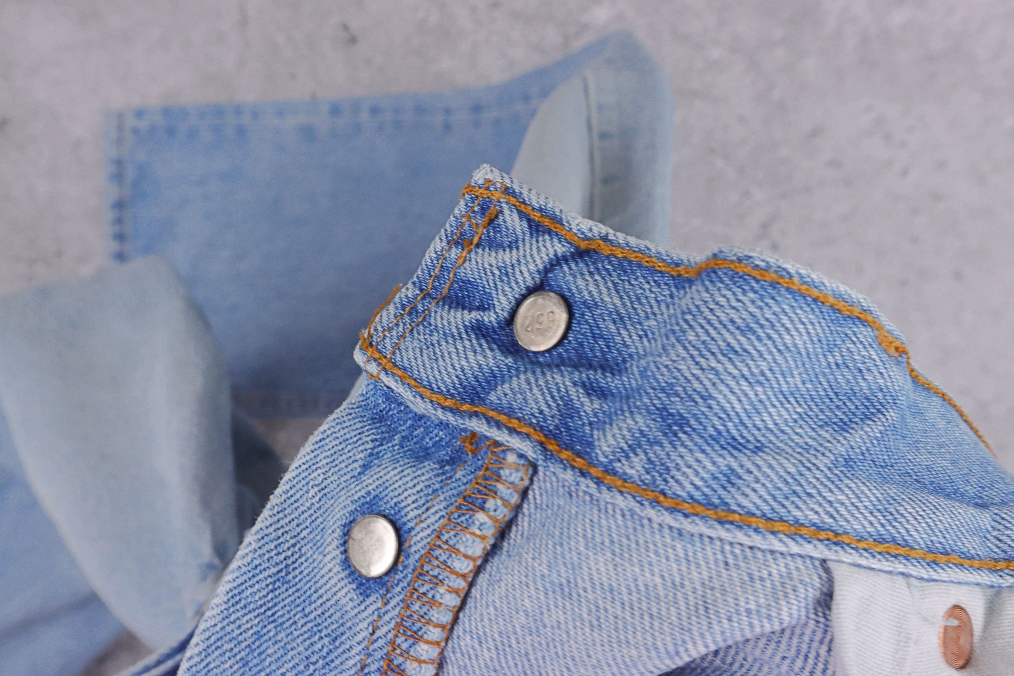 Levi's Levis 501 Made in USA Light Wash Button Fly Denim Jeans Size US 33 - 9 Thumbnail