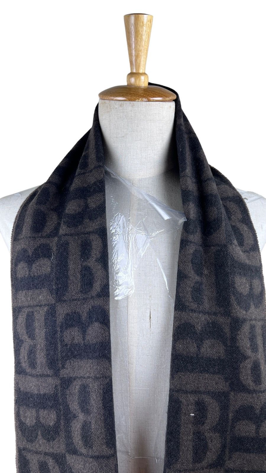 Burberry Burberrys "B" Monogram 💯% Cashmere Scarf Muffler Size ONE SIZE - 4 Thumbnail