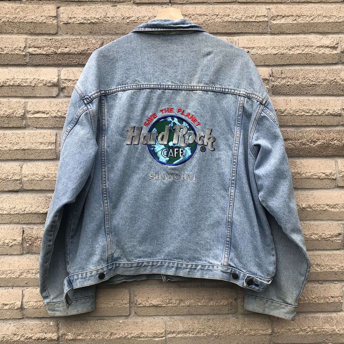Hard Rock Cafe × Vintage Vintage 90s Hard Rock Cafe Shanghai embroidered jean Jacket Size US XL / EU 56 / 4 - 2 Thumbnail