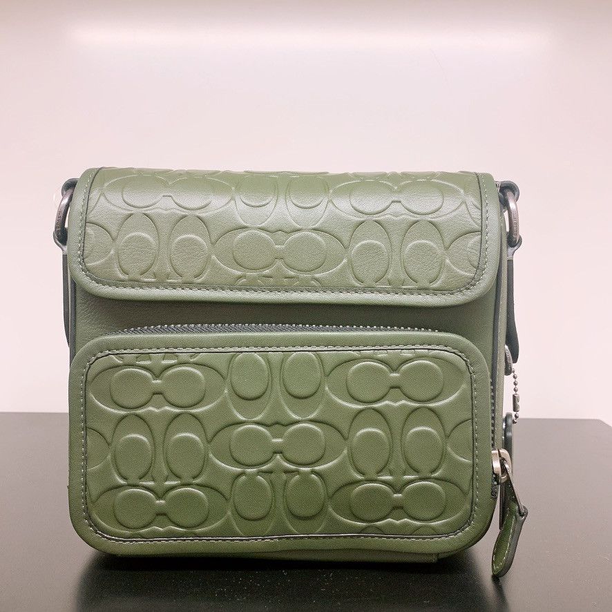 Men’s Sullivan Flap Crossbody In Signature Leather