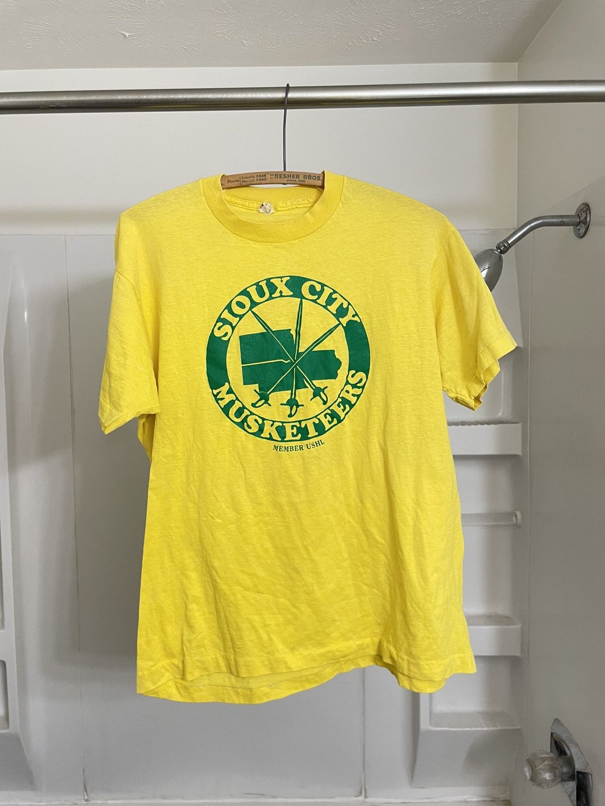 Vintage Sioux City musketeers ushl hockey t shirt