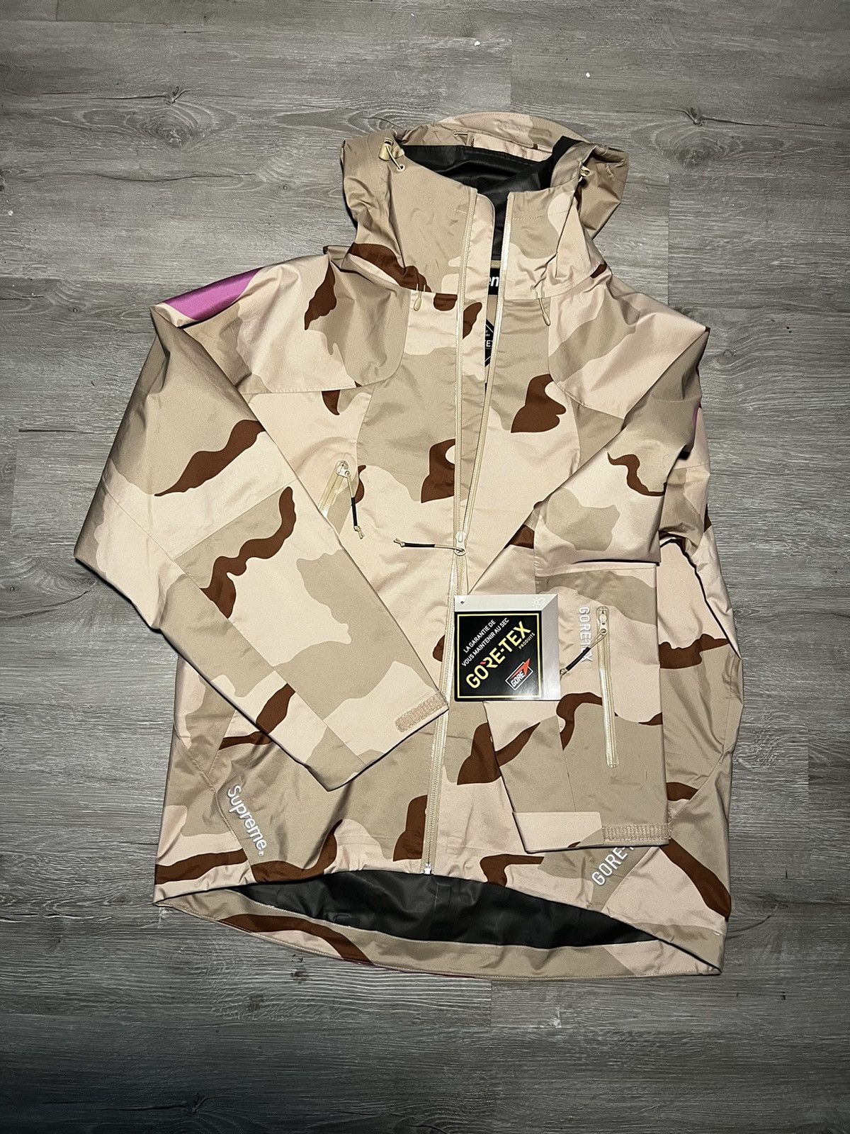 Supreme Gonz GORE-TEX Shell Jacket Desert CamoSupreme Gonz GORE-TEX Shell  Jacket Desert Camo - OFour