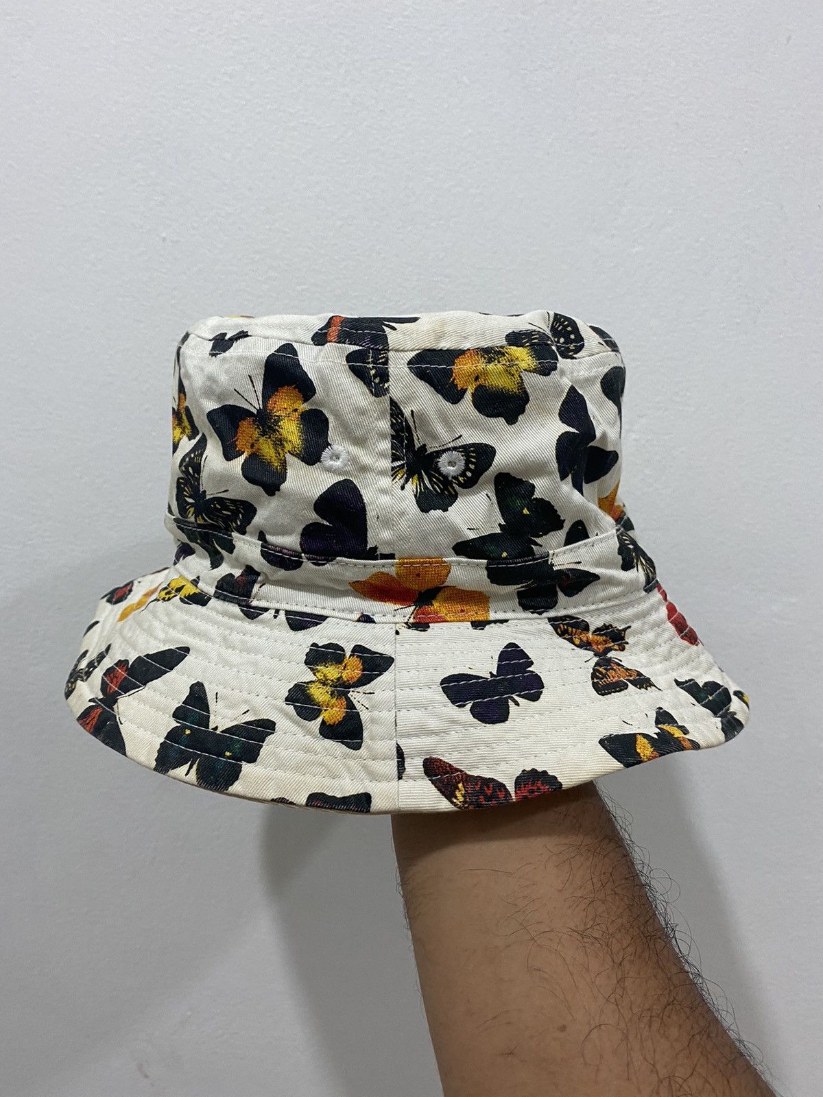 Japanese Brand Butterfly Overprinted Reversible Bucket Hat Size ONE SIZE - 1 Thumbnail