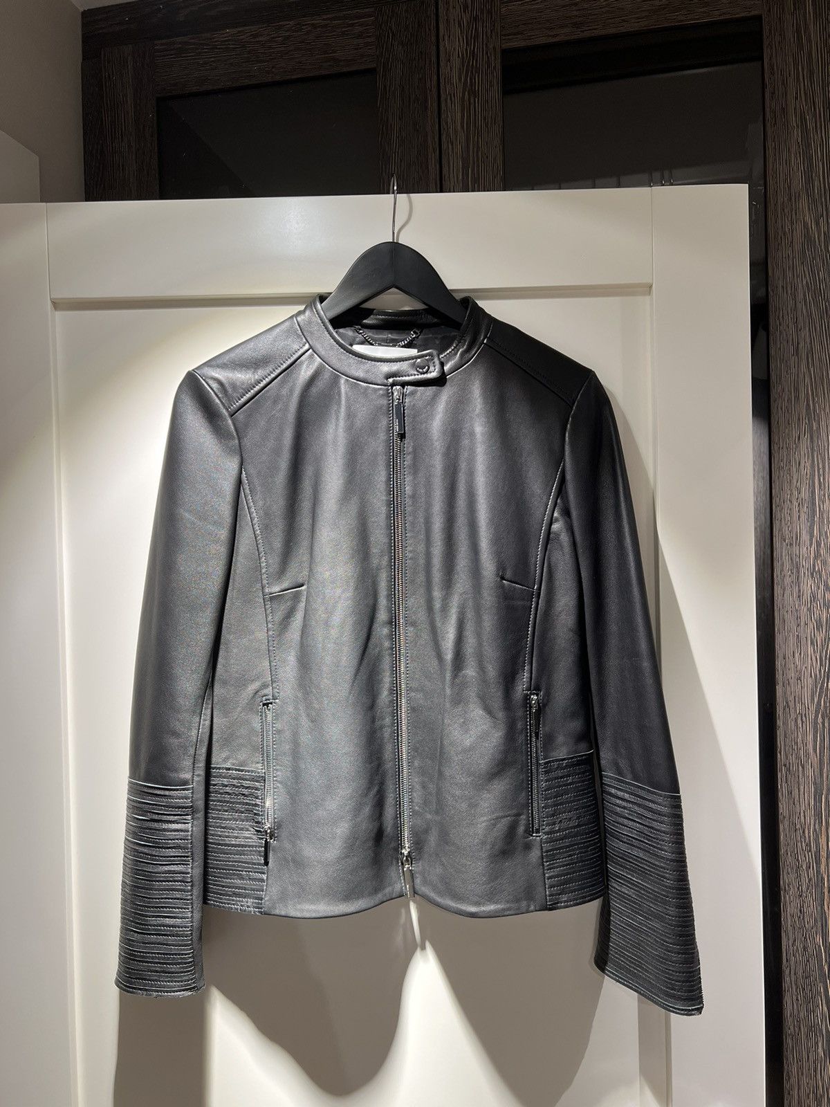Hugo Boss Hugo Boss Leather Jacket, Bomber Size M / US 6-8 / IT 42-44 - 1 Thumbnail