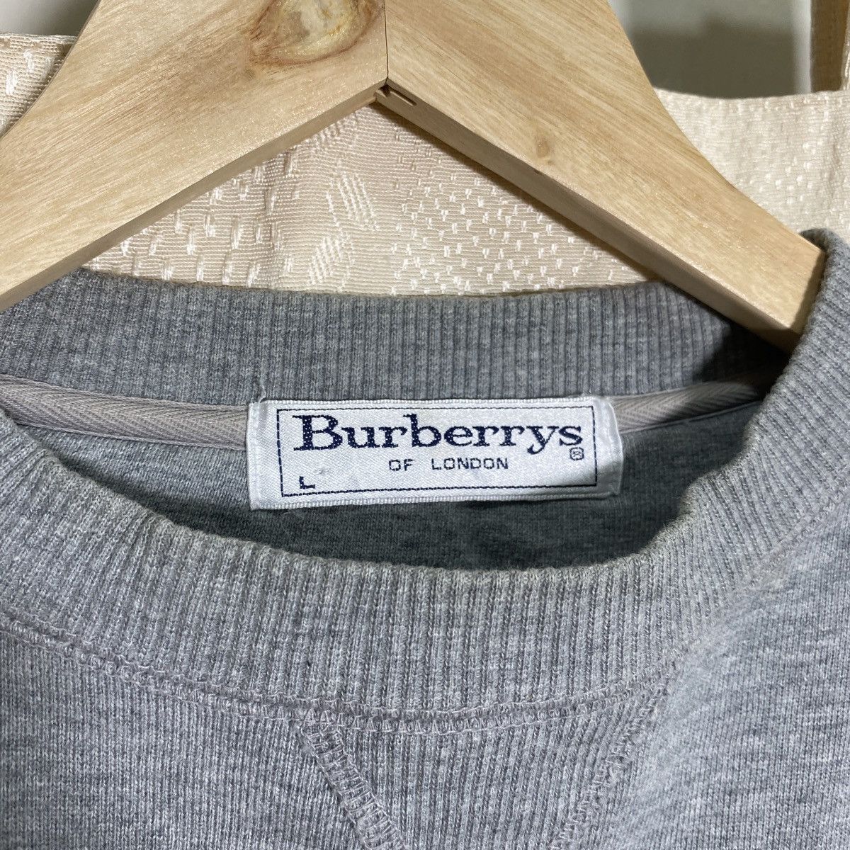 Burberry × Vintage Vintage Burberry Embroidered Crest Sweatshirt Size US XL / EU 56 / 4 - 4 Thumbnail