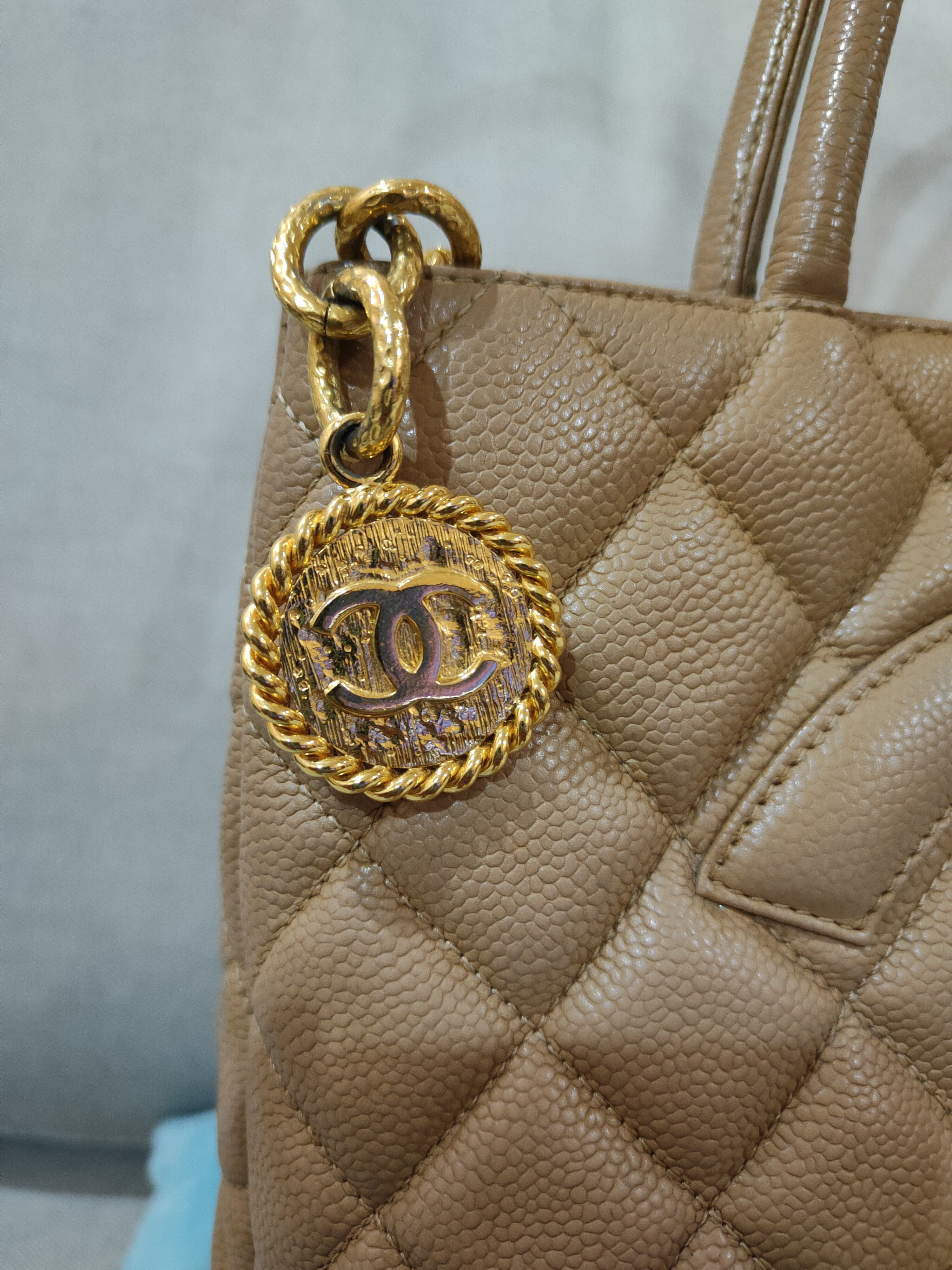 Chanel Chanel Medallion Big Logo Tote Bag Size ONE SIZE - 12 Thumbnail
