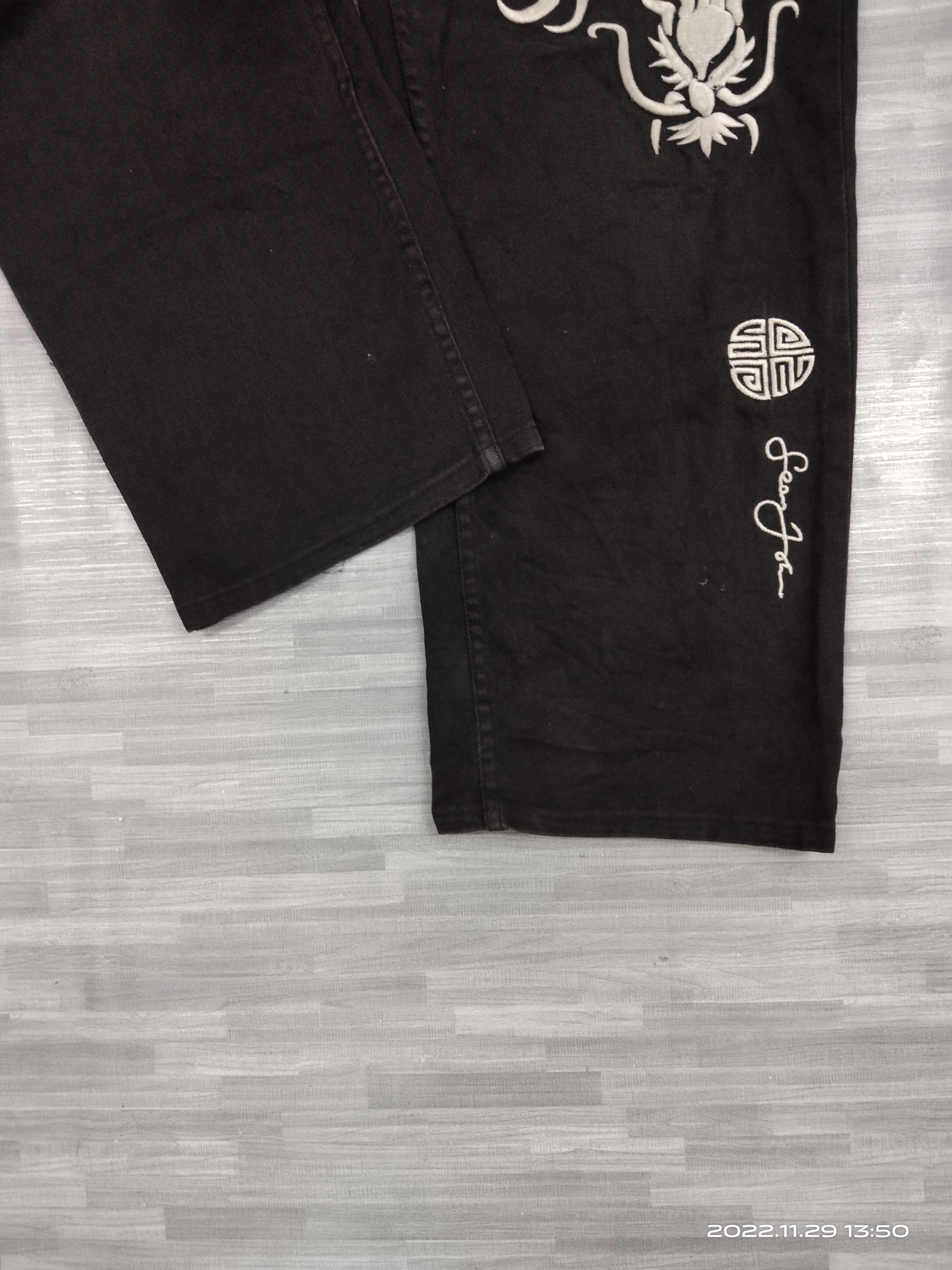 Sean John BAGGY🔥DiSTRESSED SEAN JOHN EMBROIDED DENIM PANTS Size US 33 - 8 Thumbnail