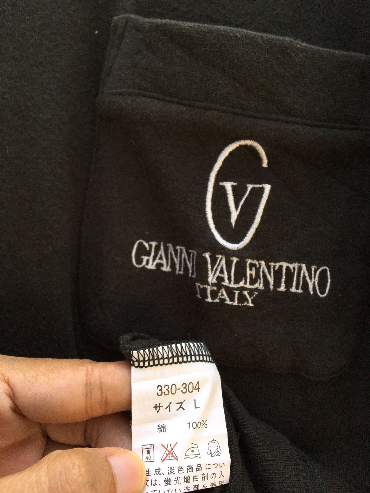 Gianni Valentino Vintage Gianni Valentino Polo Long sleeve Embroidered size L Size US XL / EU 56 / 4 - 11 Thumbnail