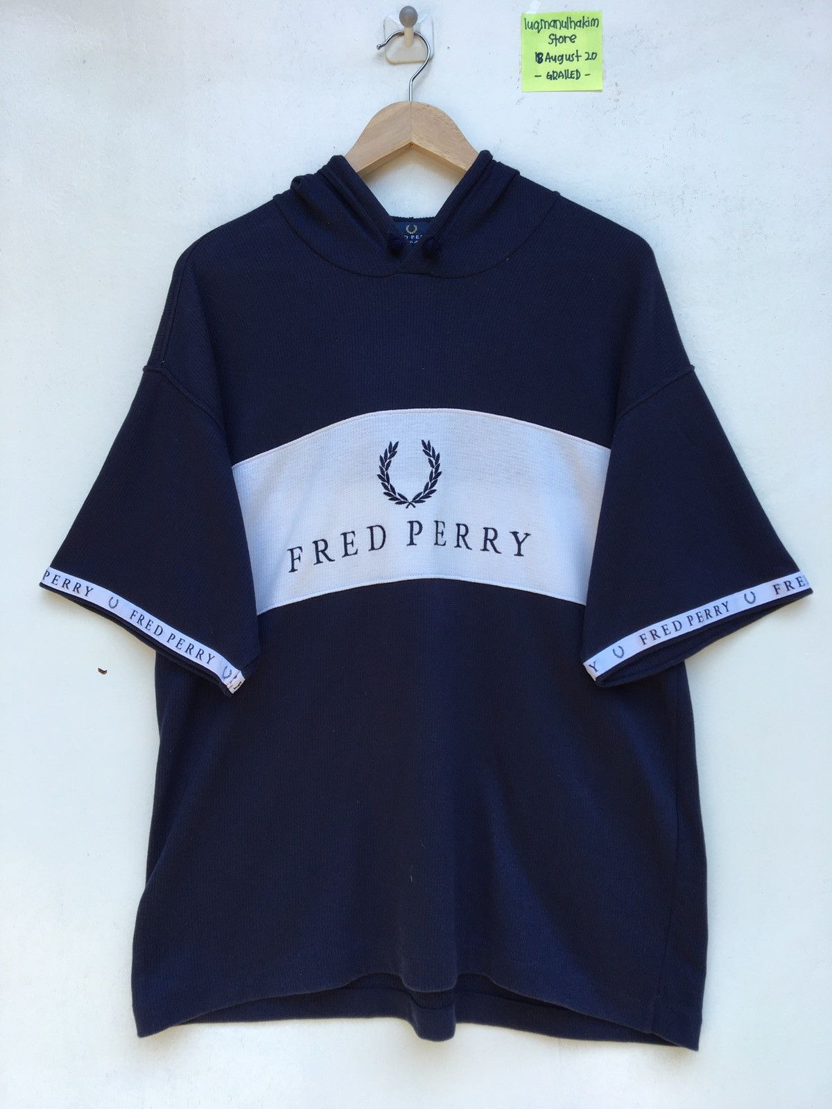 Fred Perry Shortsleeved Fred Perry Hoodie with Big Logo Size US M / EU 48-50 / 2 - 3 Thumbnail