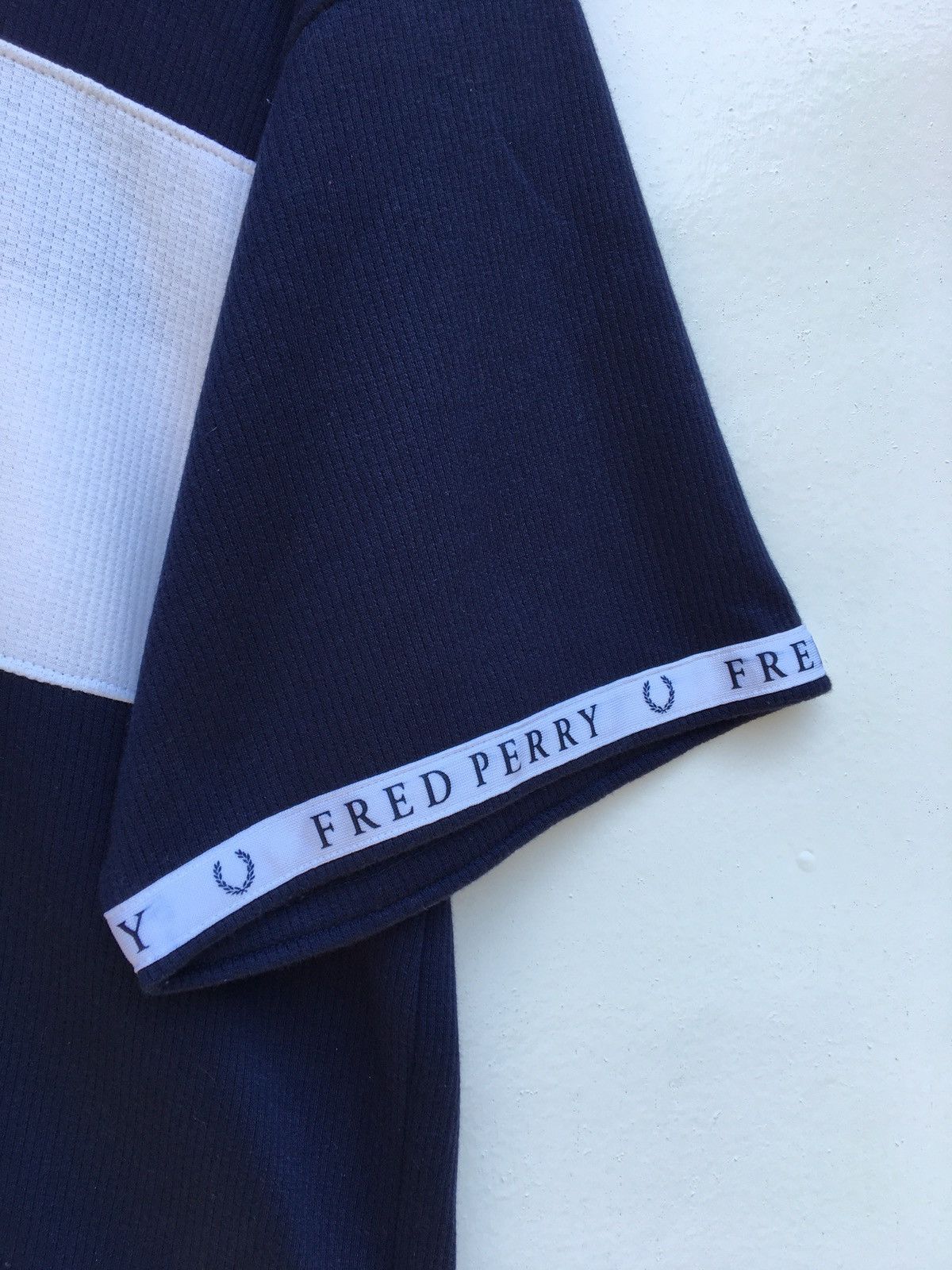 Fred Perry Shortsleeved Fred Perry Hoodie with Big Logo Size US M / EU 48-50 / 2 - 9 Thumbnail