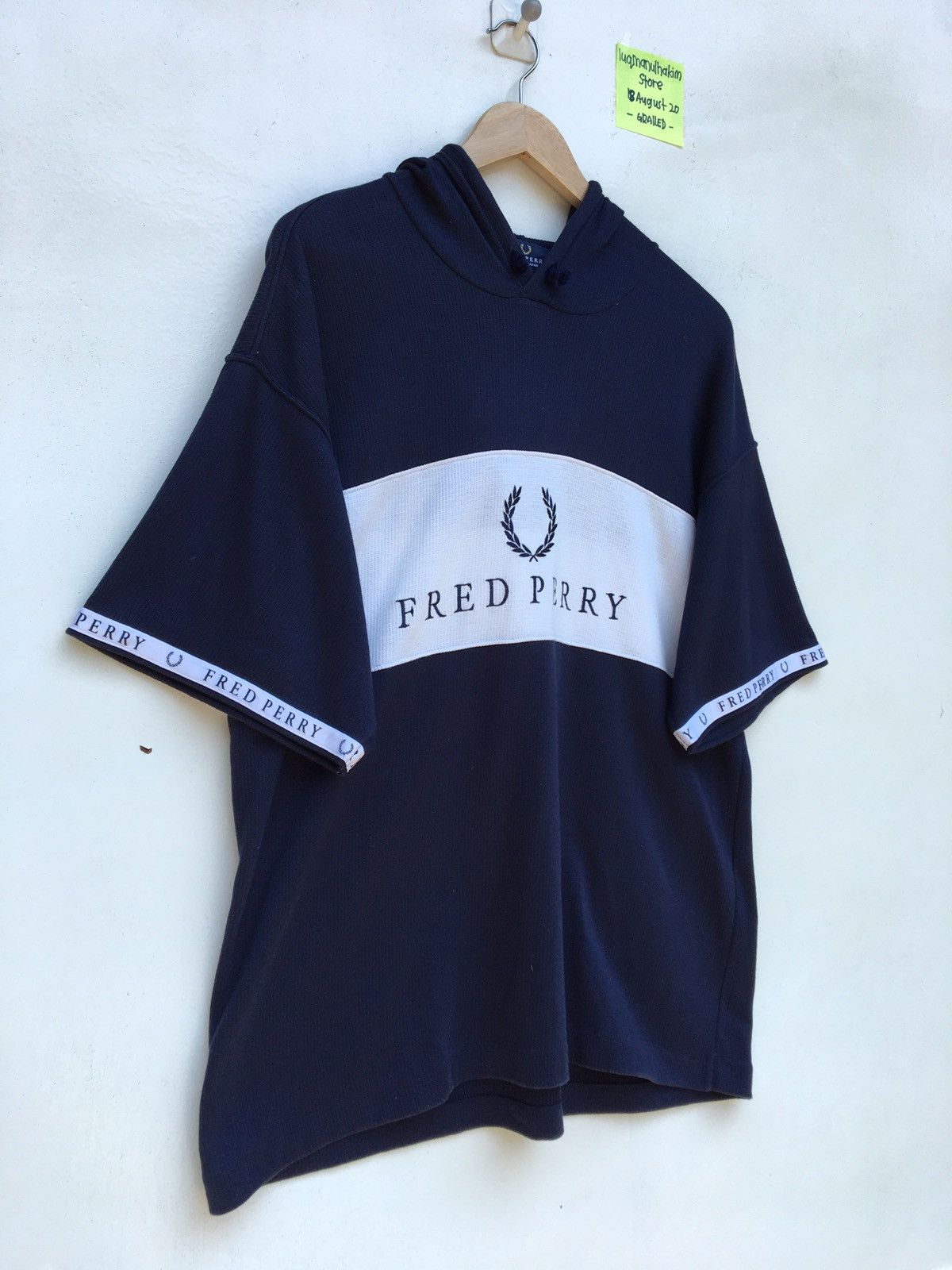 Fred Perry Shortsleeved Fred Perry Hoodie with Big Logo Size US M / EU 48-50 / 2 - 4 Thumbnail