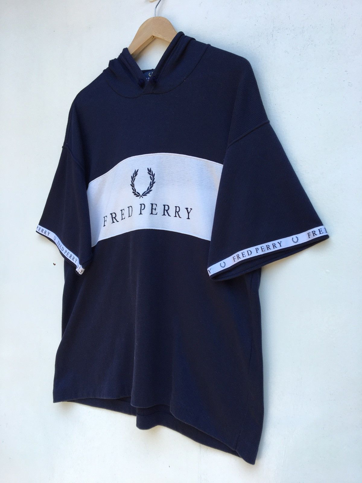 Fred Perry Shortsleeved Fred Perry Hoodie with Big Logo Size US M / EU 48-50 / 2 - 5 Thumbnail
