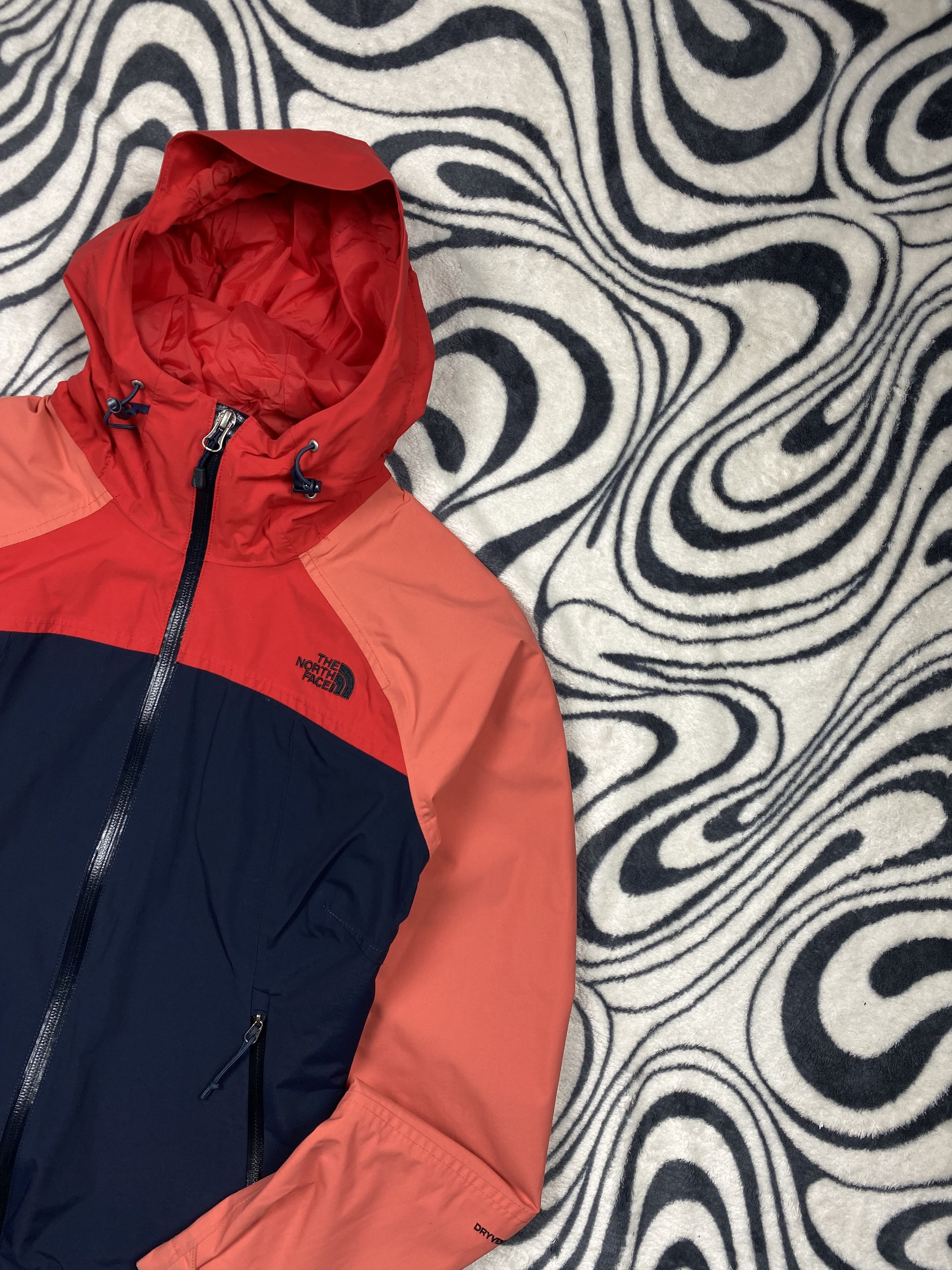The North Face × Vintage The North Face HyVent WMNS Waterproof Jacket TNF Size M / US 6-8 / IT 42-44 - 2 Thumbnail