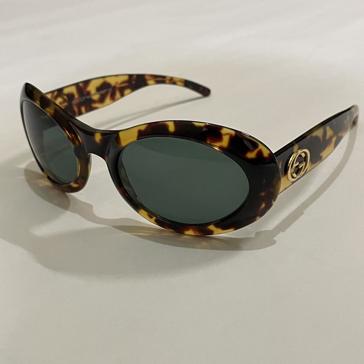 小物 GUCCI by TOM FORD oval sunglasses black GUCCI by Tom Ford Oval Sunglasses Black Vintage Archive