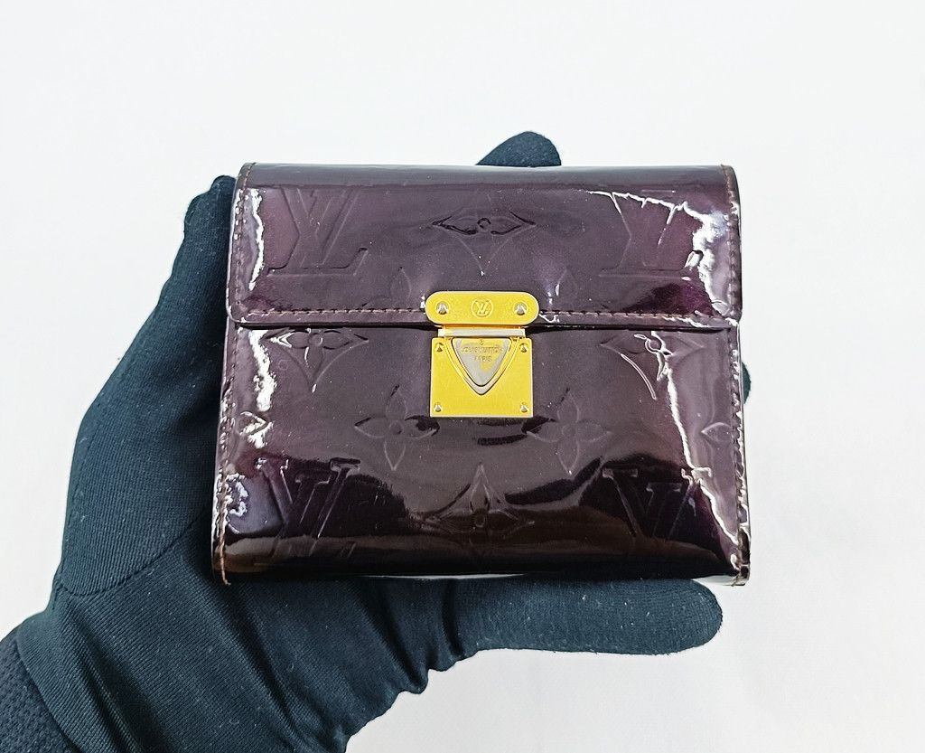 LV bi fold vernish short wallet