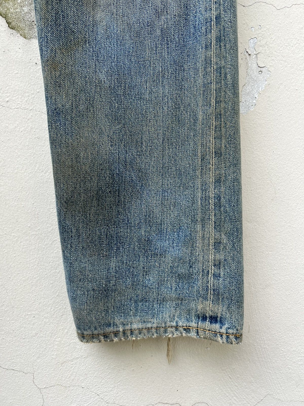 Levi's Vintage Clothing 1998 LVC Levi’s 501 XX Selvedge Denim Dirty Trashed Jeans Size US 32 / EU 48 - 13 Thumbnail