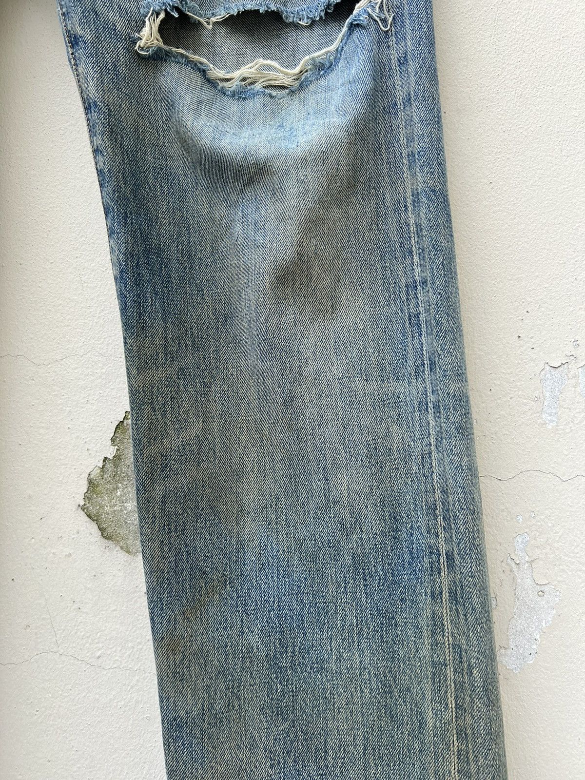Levi's Vintage Clothing 1998 LVC Levi’s 501 XX Selvedge Denim Dirty Trashed Jeans Size US 32 / EU 48 - 12 Thumbnail